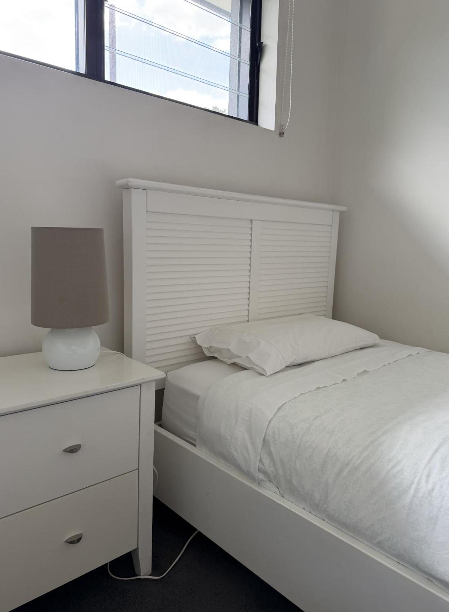 Manly Modern 3 Bedroom Home - Upper Duplex