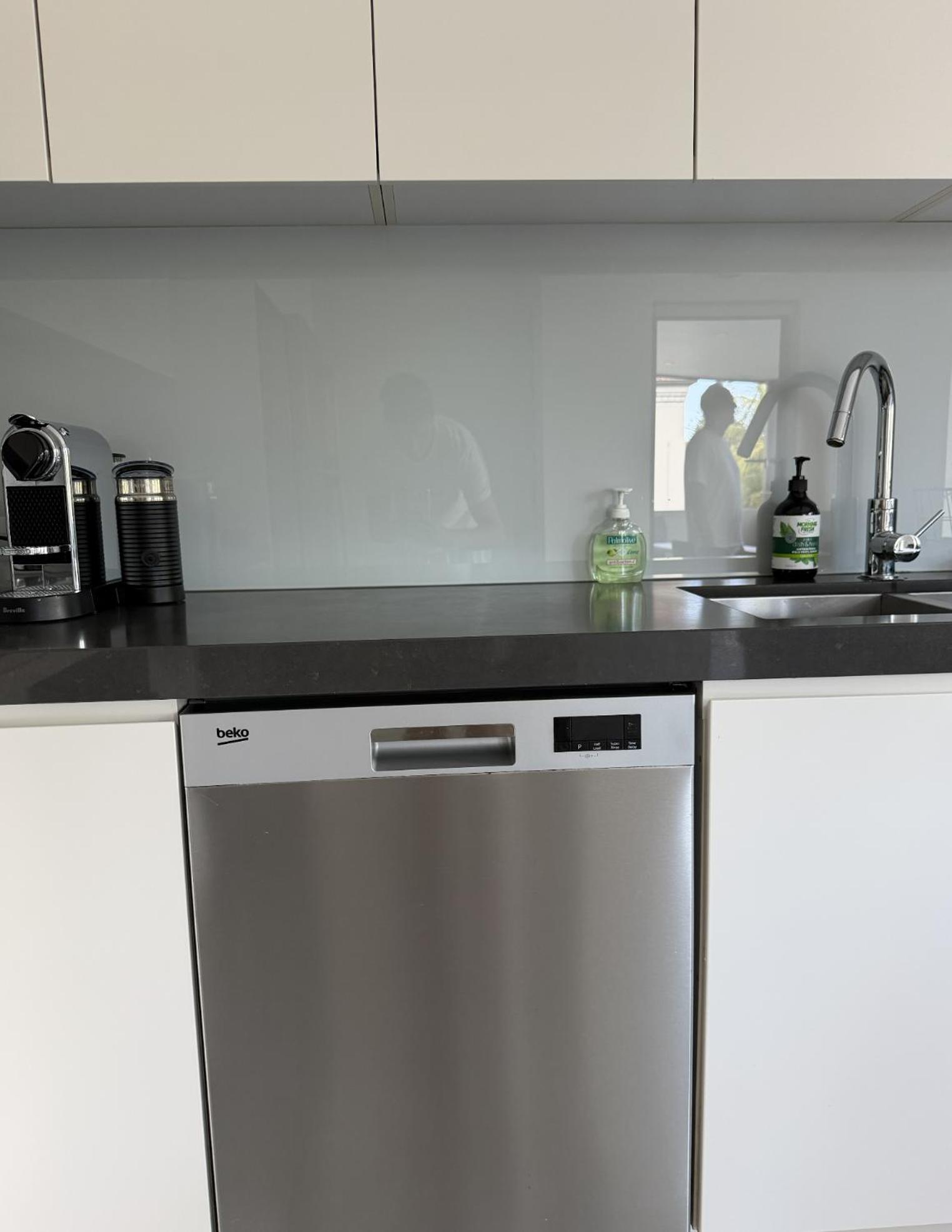 Manly Modern 3 Bedroom Home - Upper Duplex