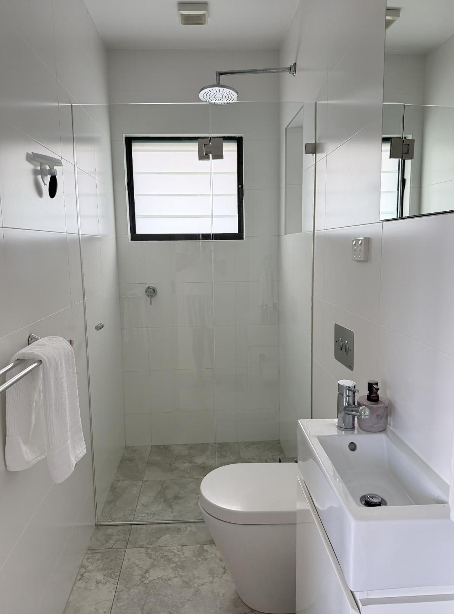 Manly Modern 3 Bedroom Home - Upper Duplex