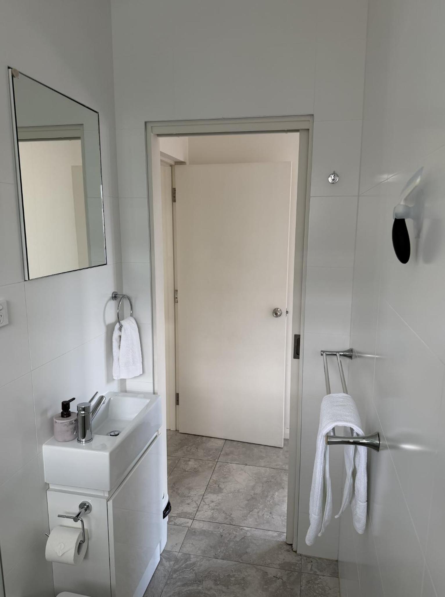 Manly Modern 3 Bedroom Home - Upper Duplex