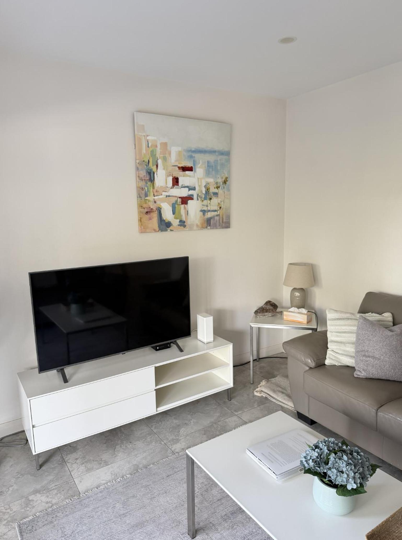 Manly Modern 3 Bedroom Home - Upper Duplex