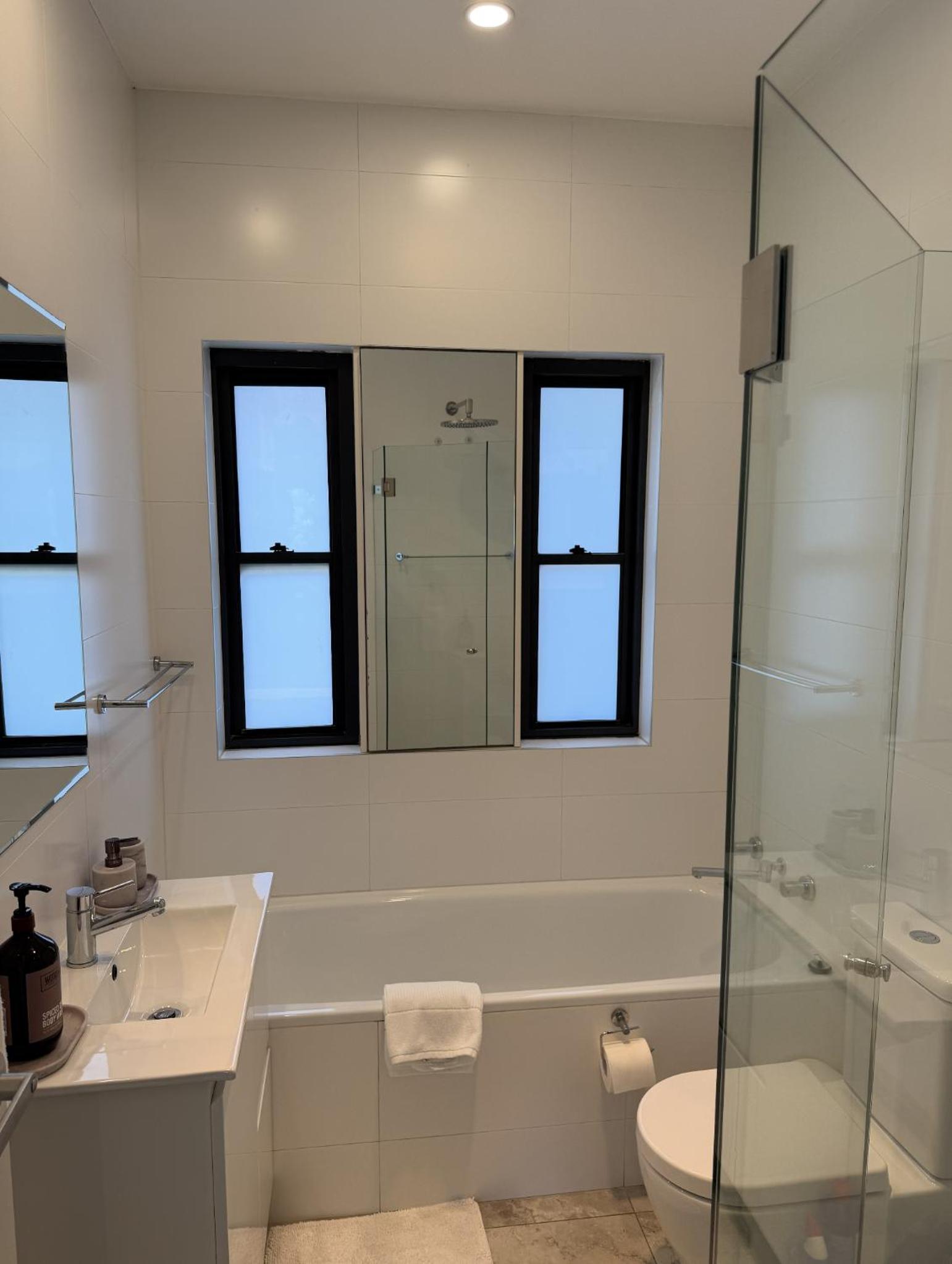 Manly Modern 3 Bedroom Home - Upper Duplex