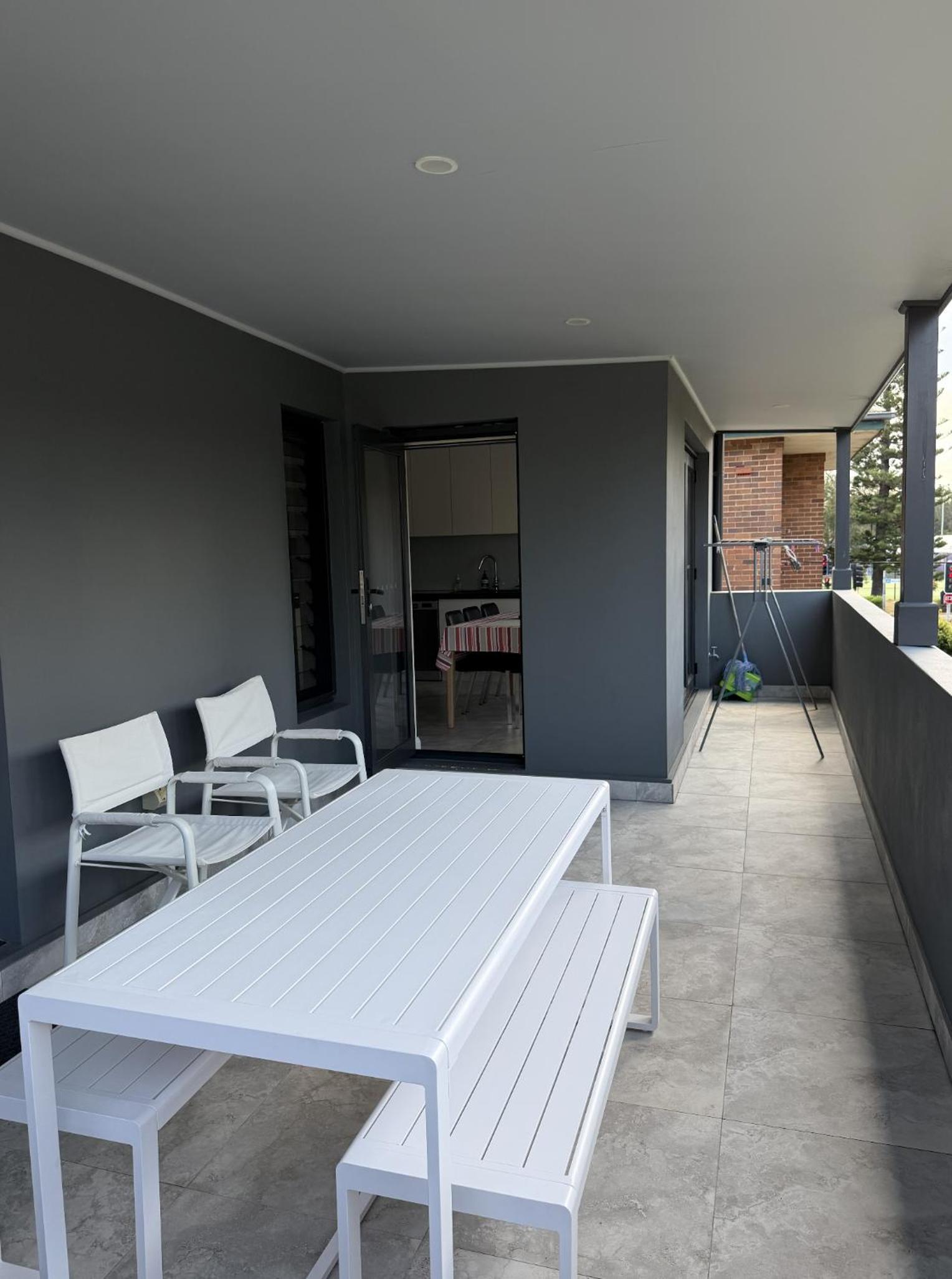 Manly Modern 3 Bedroom Home - Upper Duplex