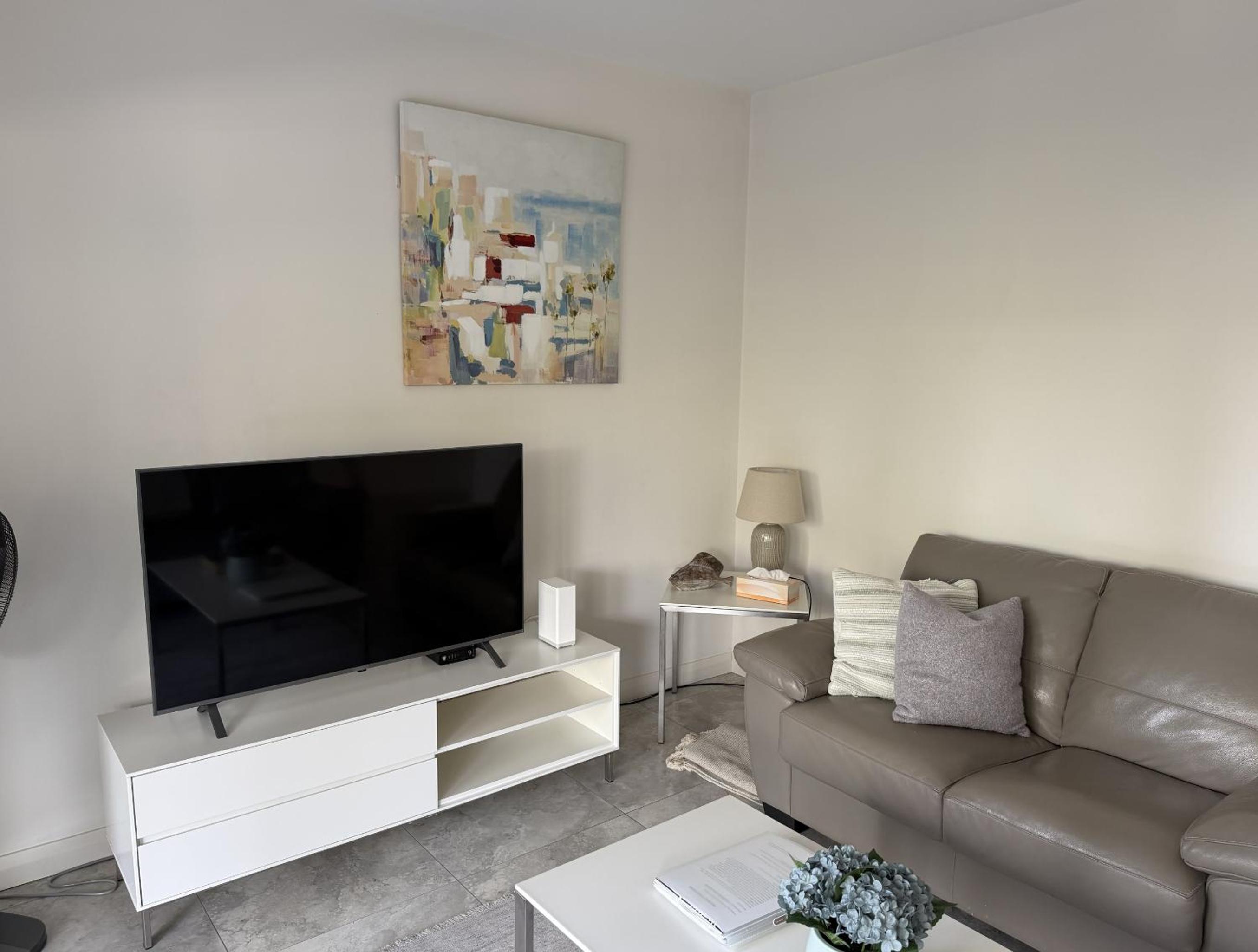 Manly Modern 3 Bedroom Home - Upper Duplex