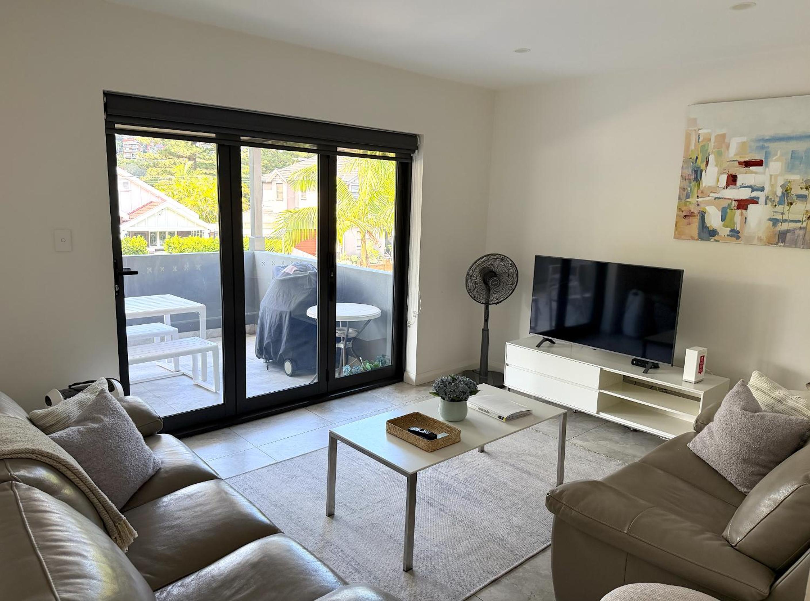 Manly Modern 3 Bedroom Home - Upper Duplex