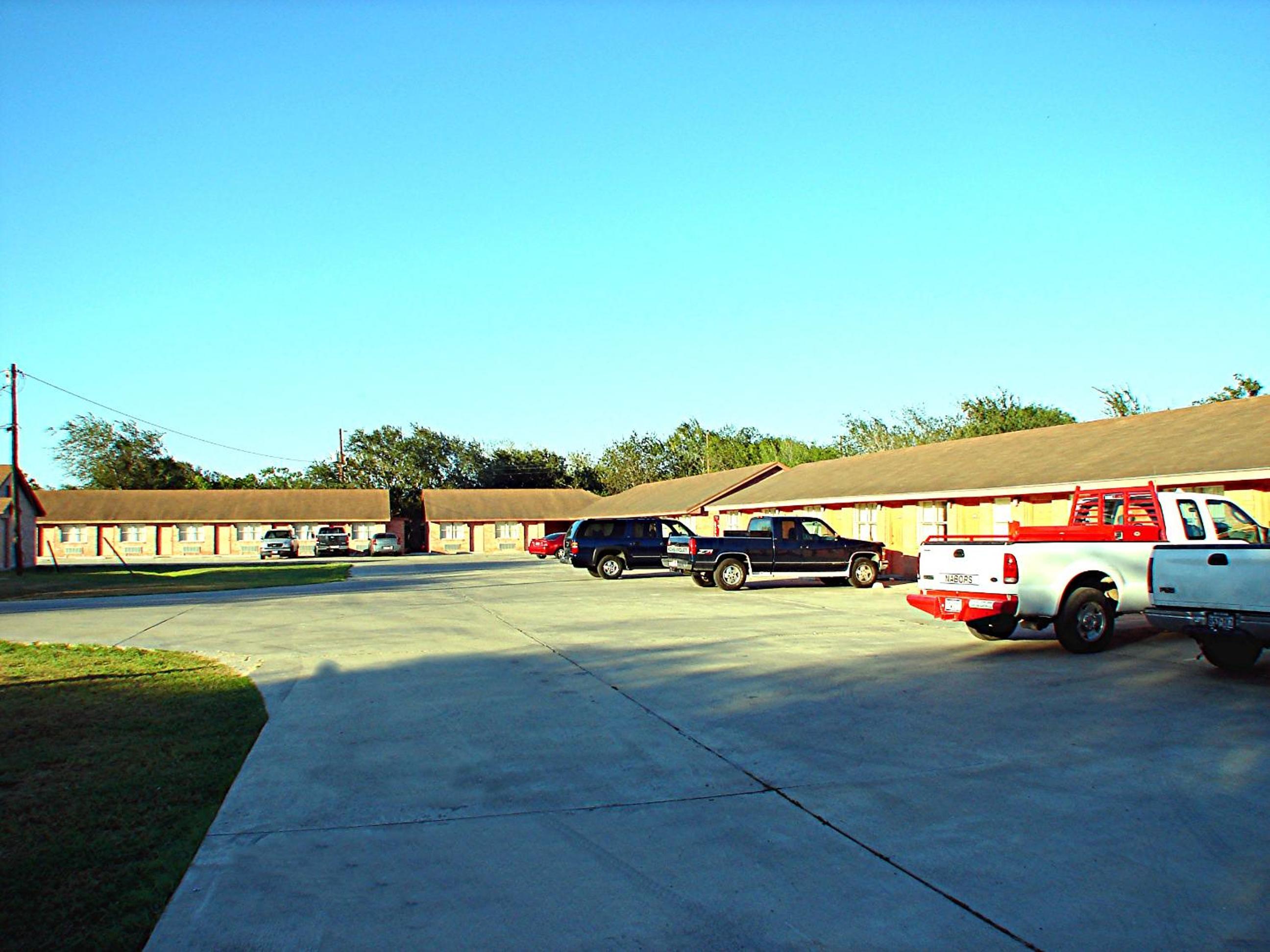 Lakeside inn & suites by OYO Mathis I 37