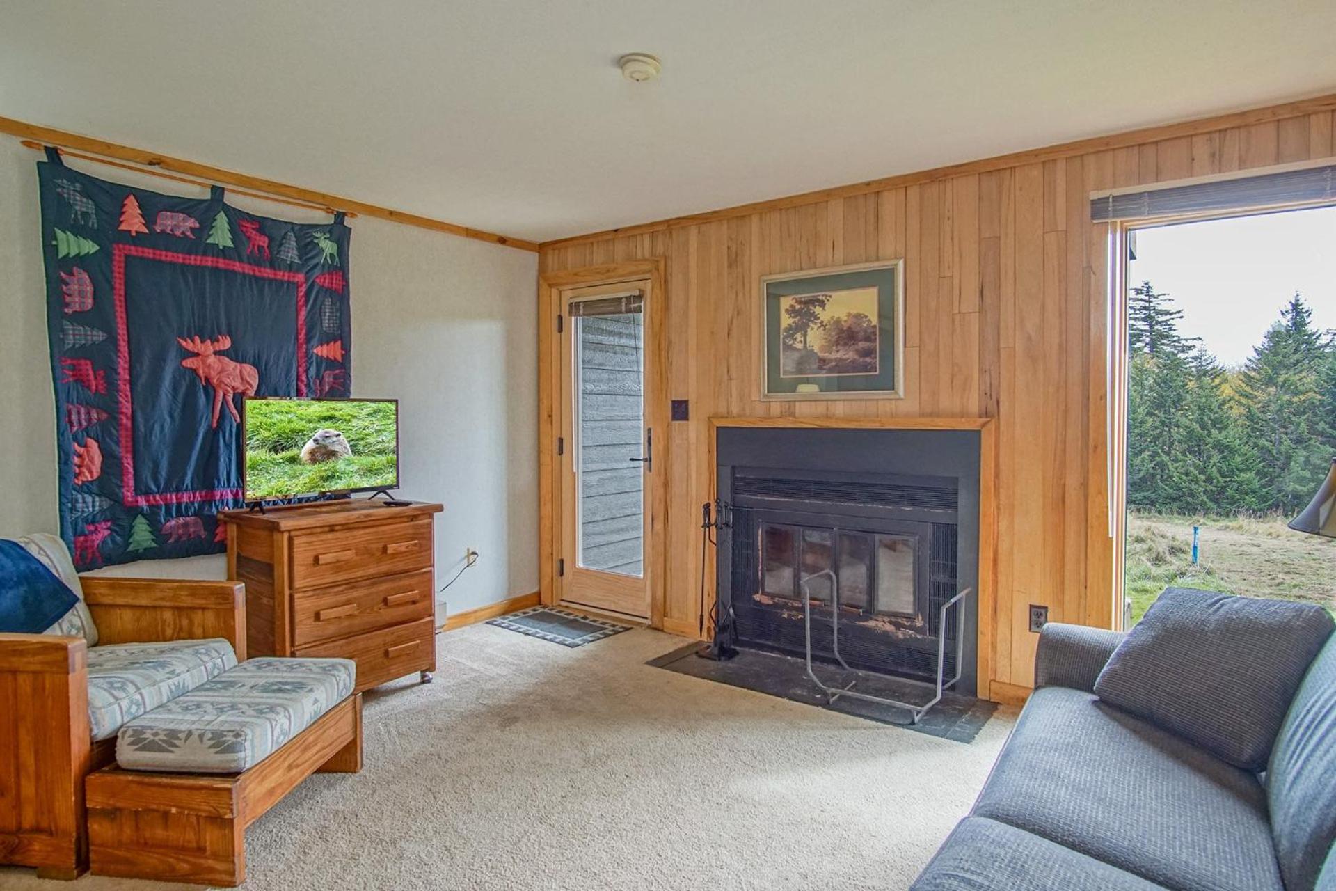 1 Br: Powderidge 30:Slope Side, Pet Friendly end unit on Shuttle Route