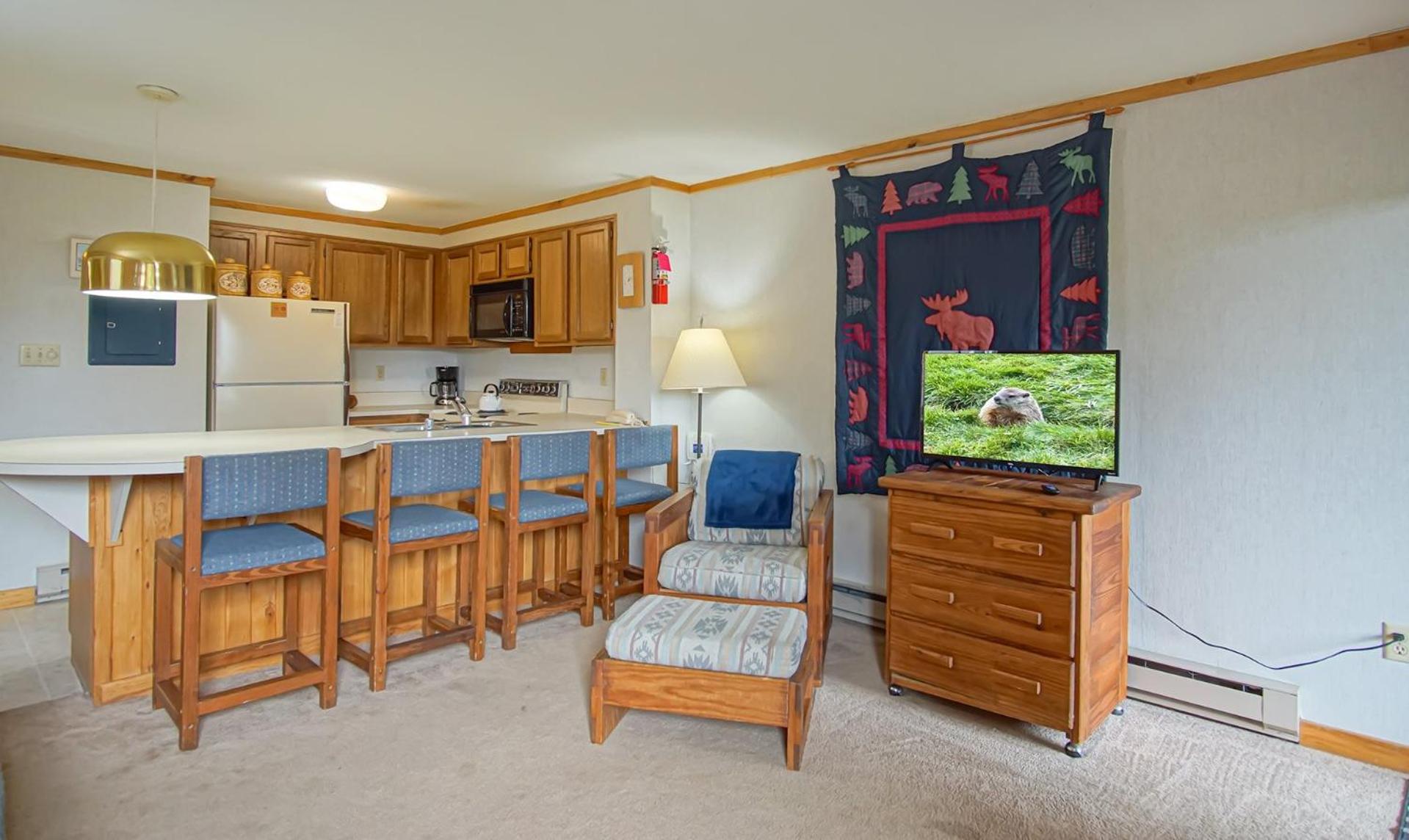 1 Br: Powderidge 30:Slope Side, Pet Friendly end unit on Shuttle Route
