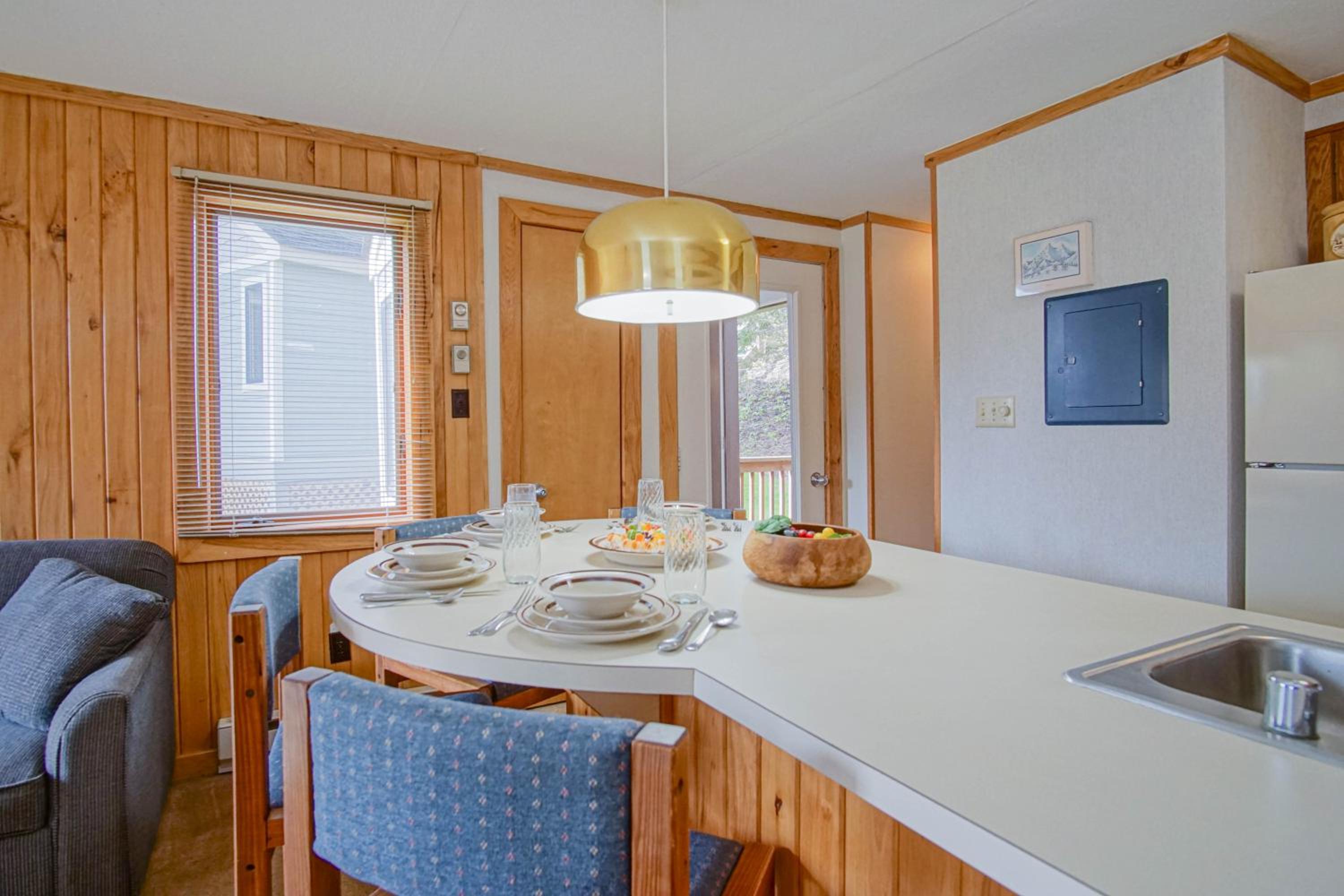1 Br: Powderidge 30:Slope Side, Pet Friendly end unit on Shuttle Route