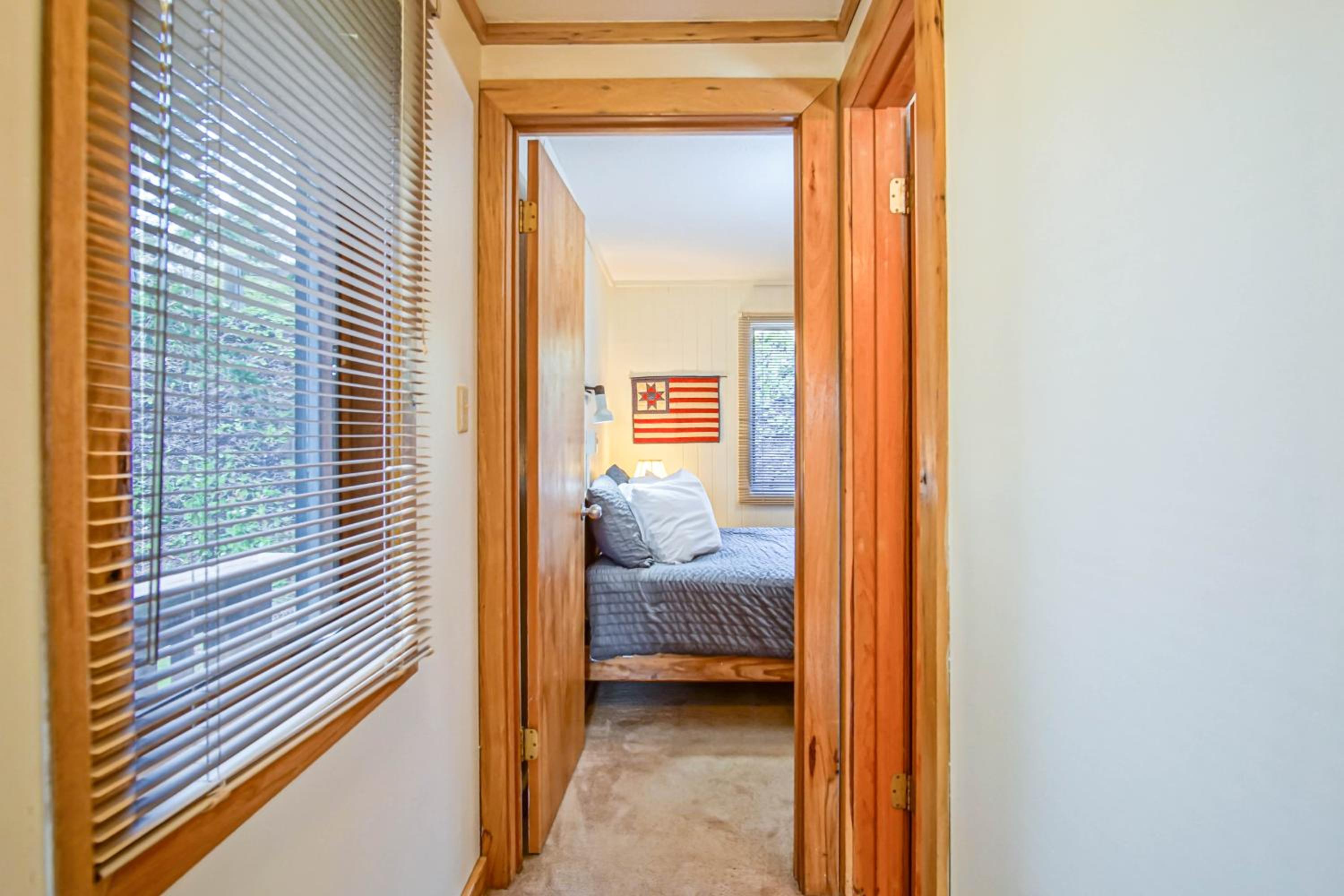1 Br: Powderidge 30:Slope Side, Pet Friendly end unit on Shuttle Route