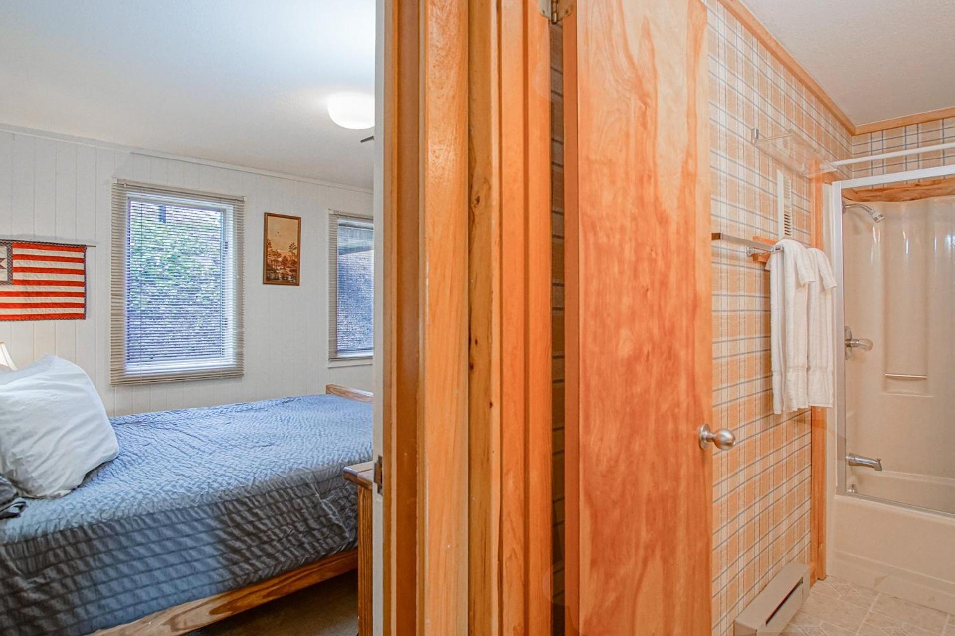 1 Br: Powderidge 30:Slope Side, Pet Friendly end unit on Shuttle Route