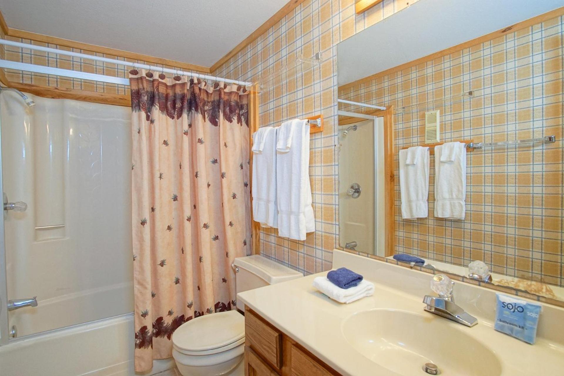 1 Br: Powderidge 30:Slope Side, Pet Friendly end unit on Shuttle Route