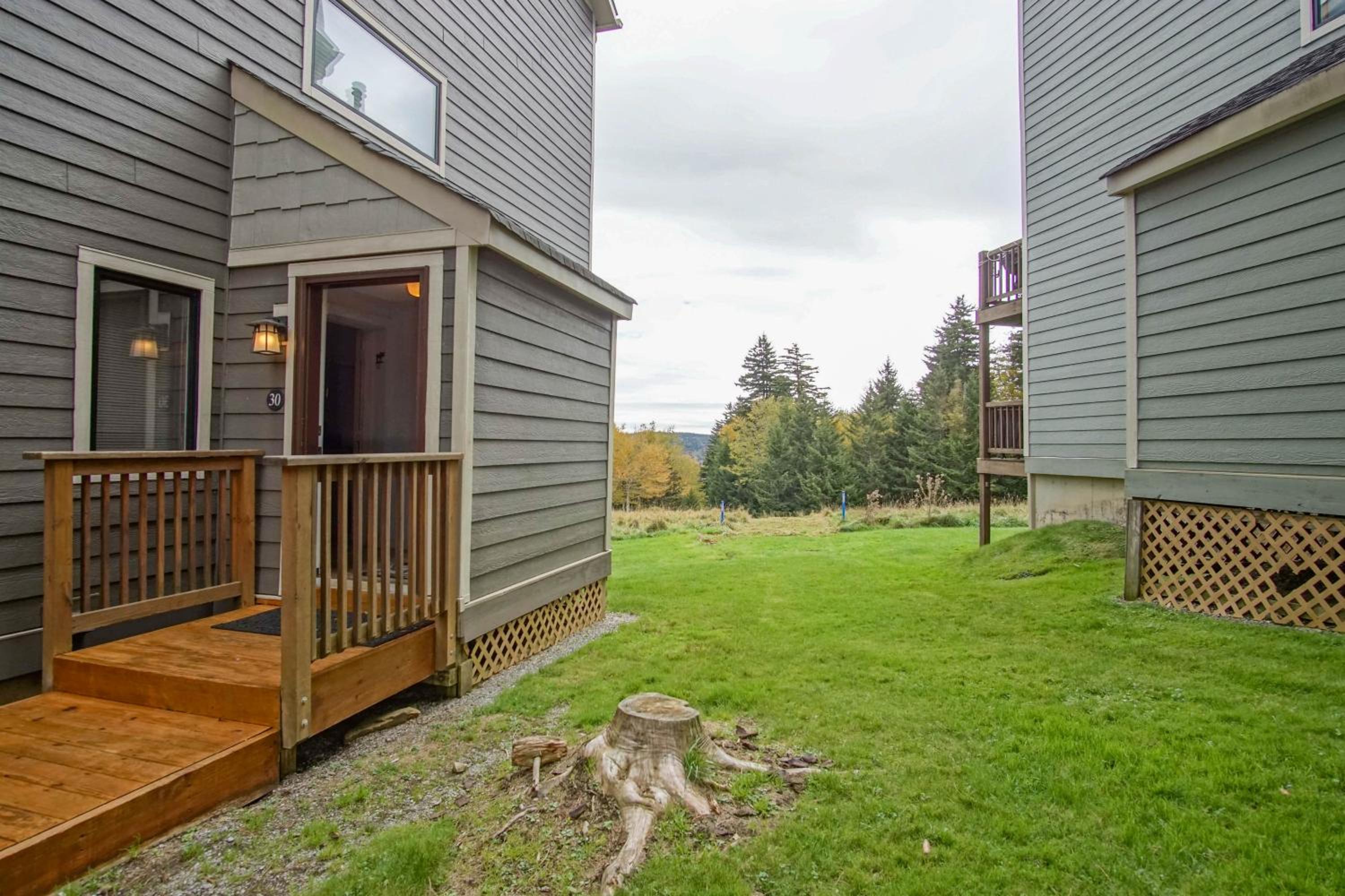 1 Br: Powderidge 30:Slope Side, Pet Friendly end unit on Shuttle Route