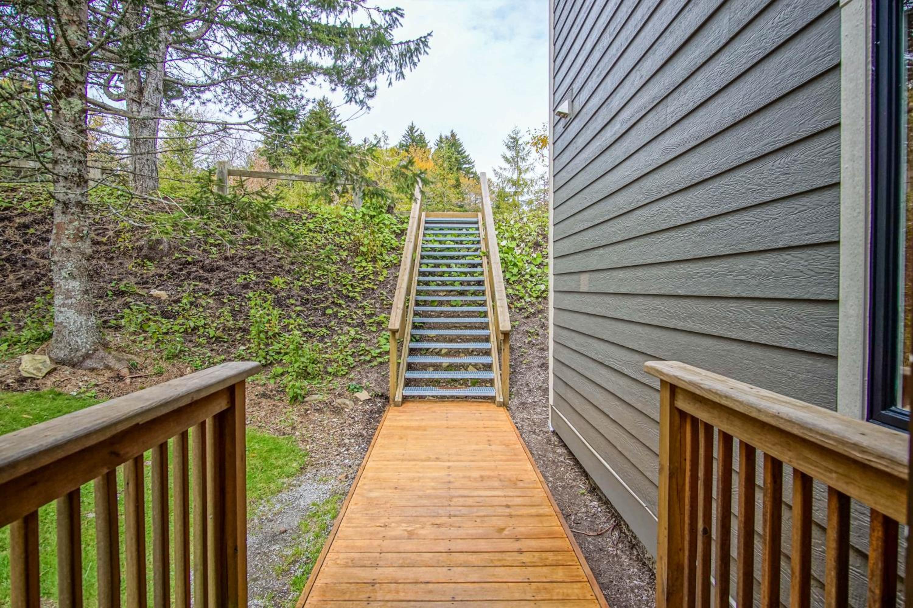 1 Br: Powderidge 30:Slope Side, Pet Friendly end unit on Shuttle Route
