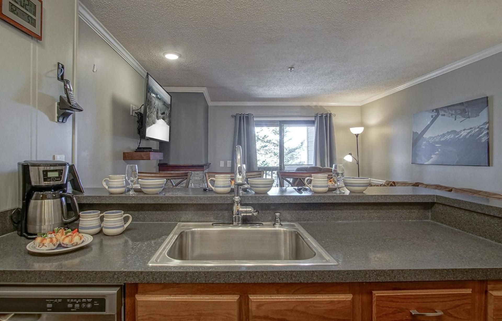 1 Br: Snowcrest 210B: Easy access to Widow Maker Territory