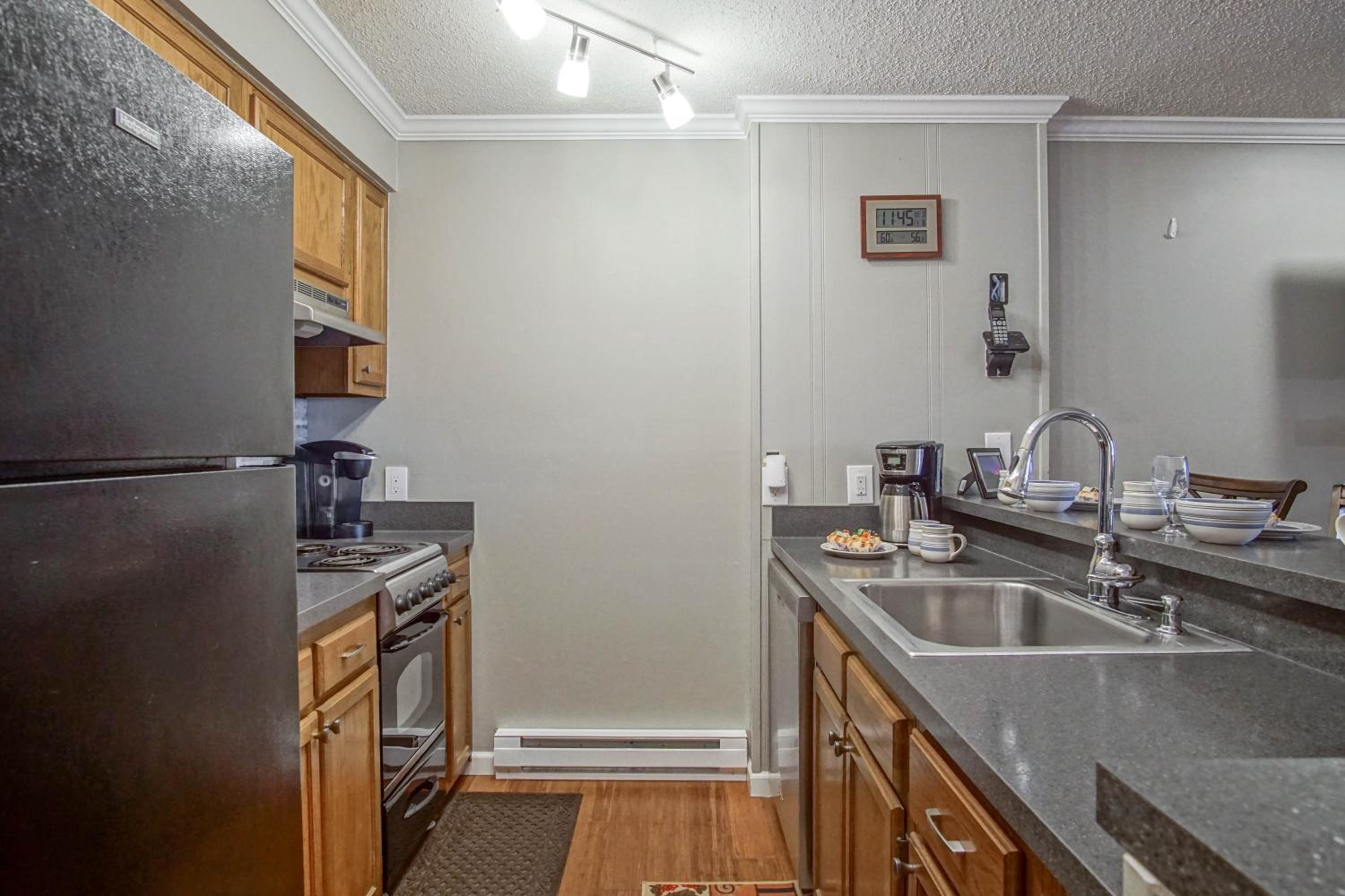 1 Br: Snowcrest 210B: Easy access to Widow Maker Territory