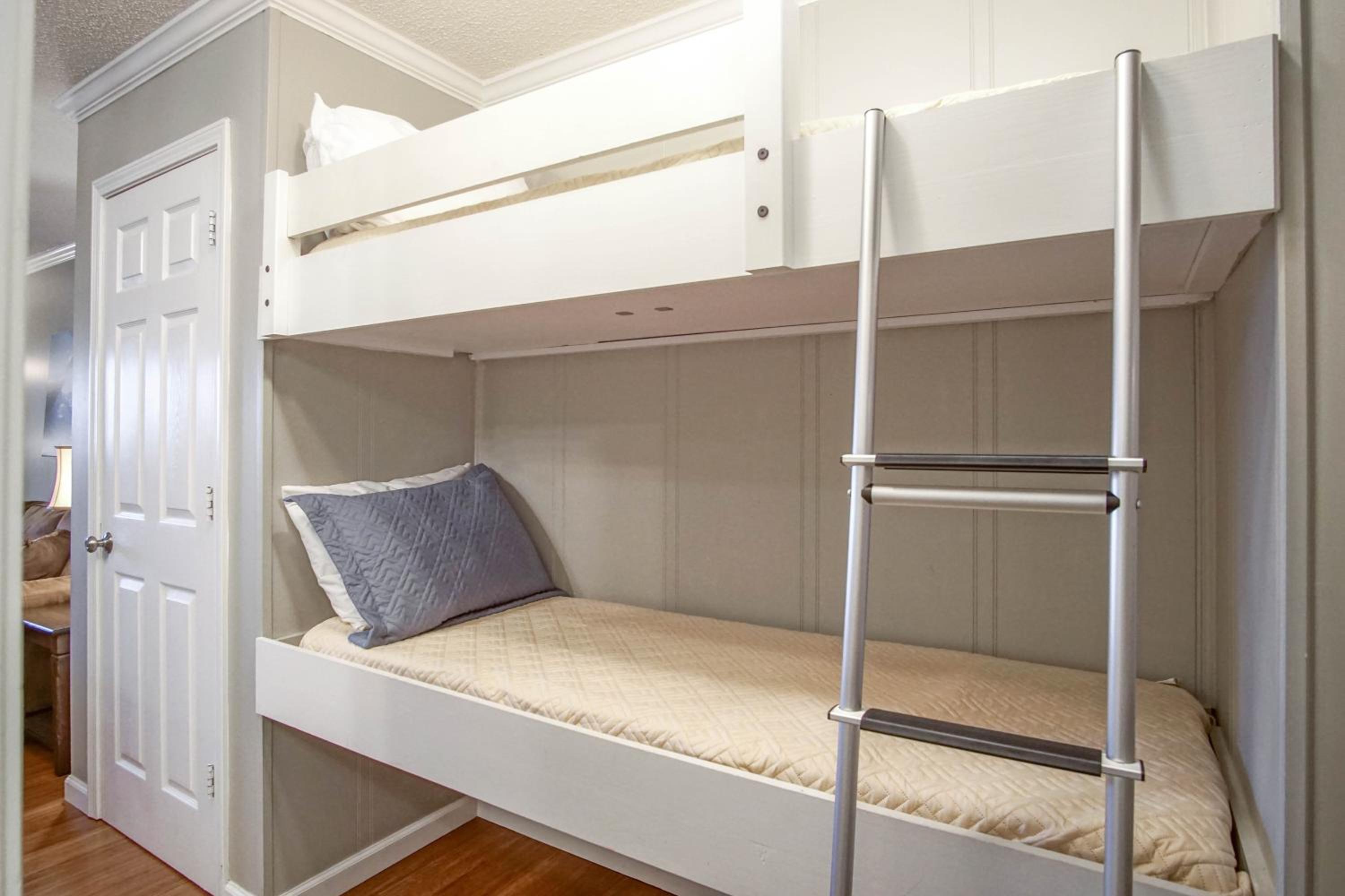 1 Br: Snowcrest 210B: Easy access to Widow Maker Territory