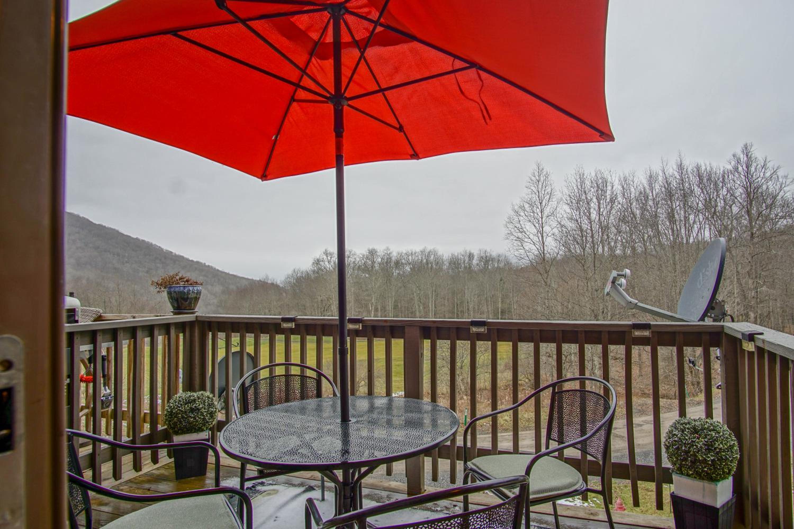 2 Br Plus Loft: Hawthorne Valley 4