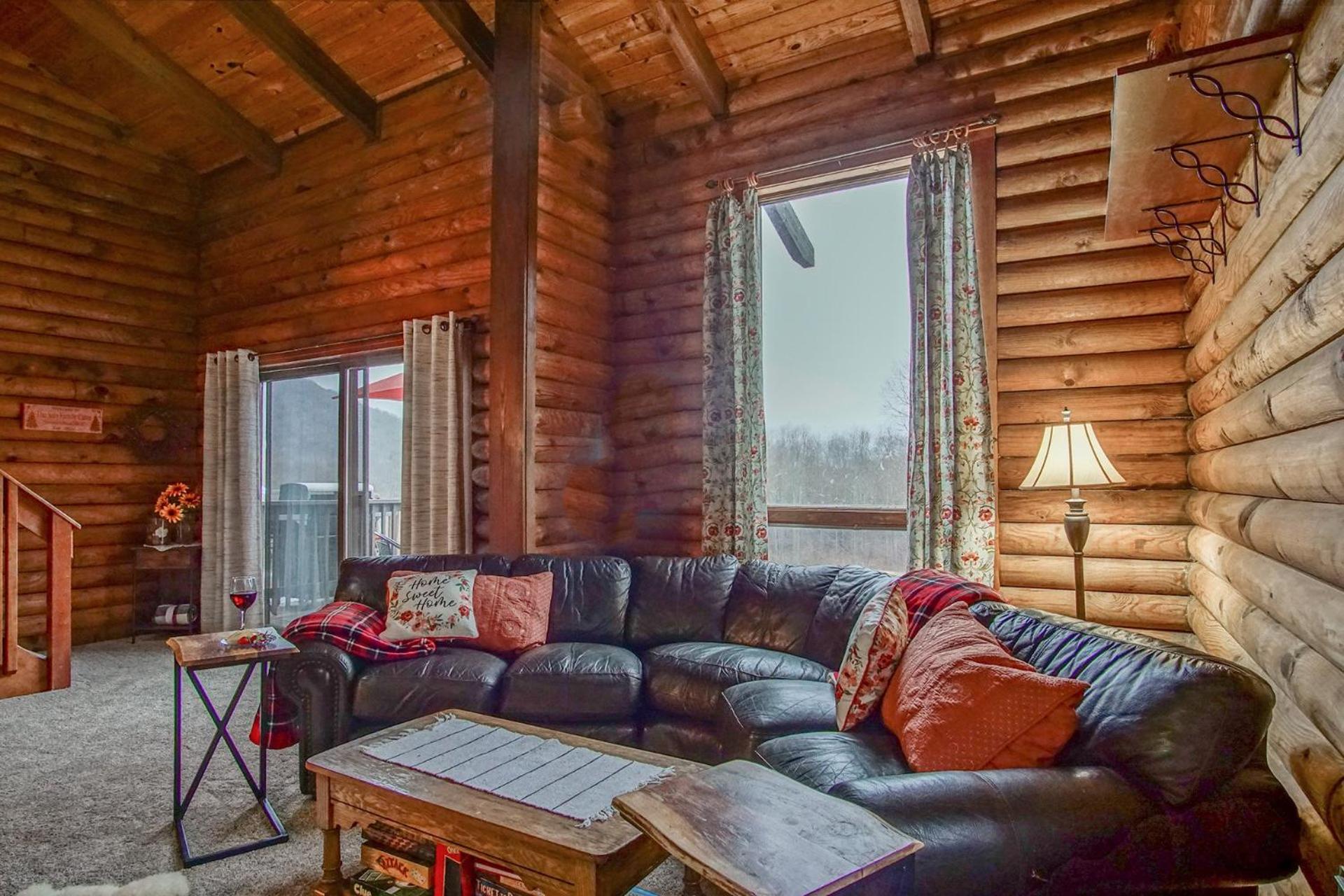 2 Br Plus Loft: Hawthorne Valley 4