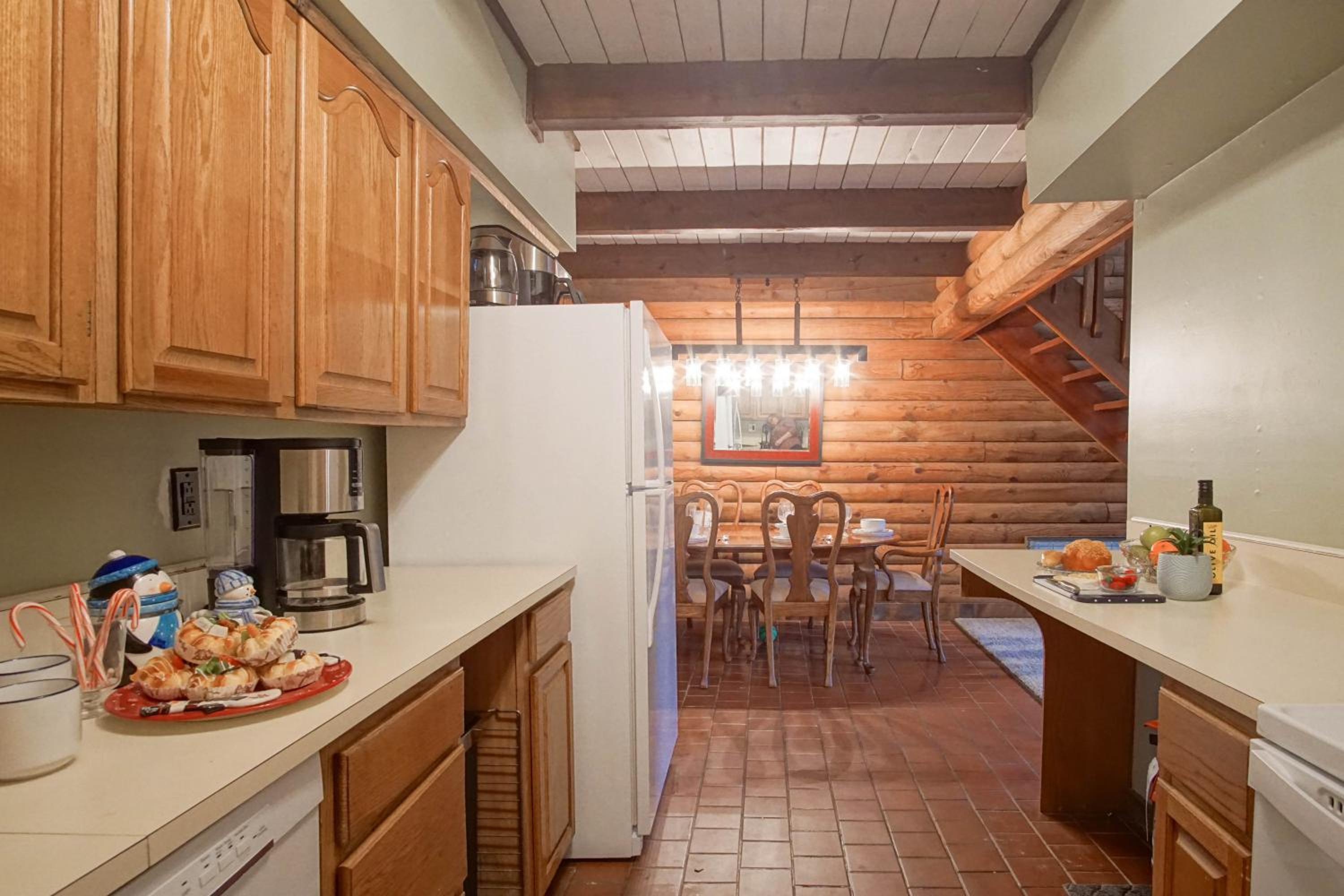 2 Br Plus Loft: Hawthorne Valley 4