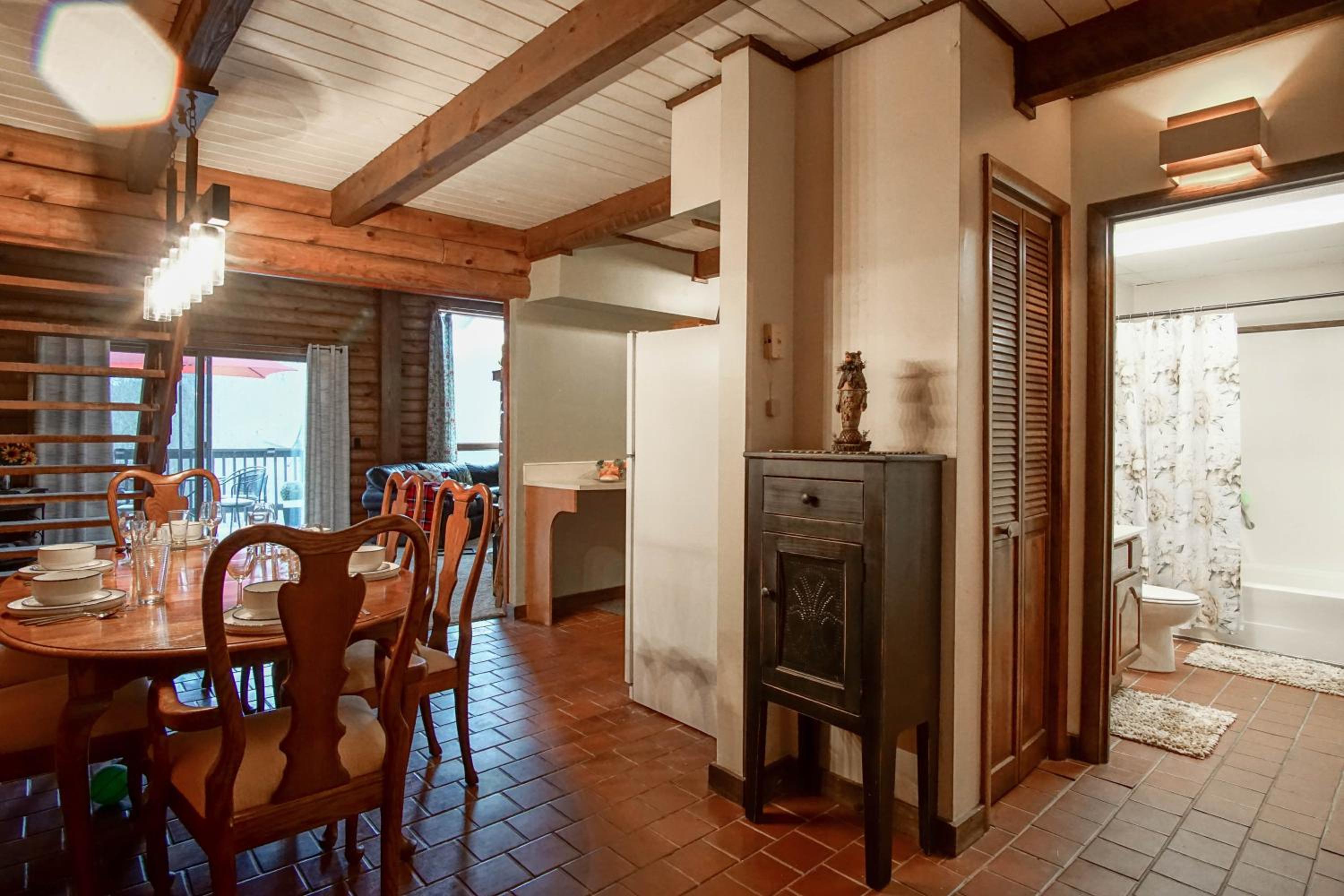 2 Br Plus Loft: Hawthorne Valley 4