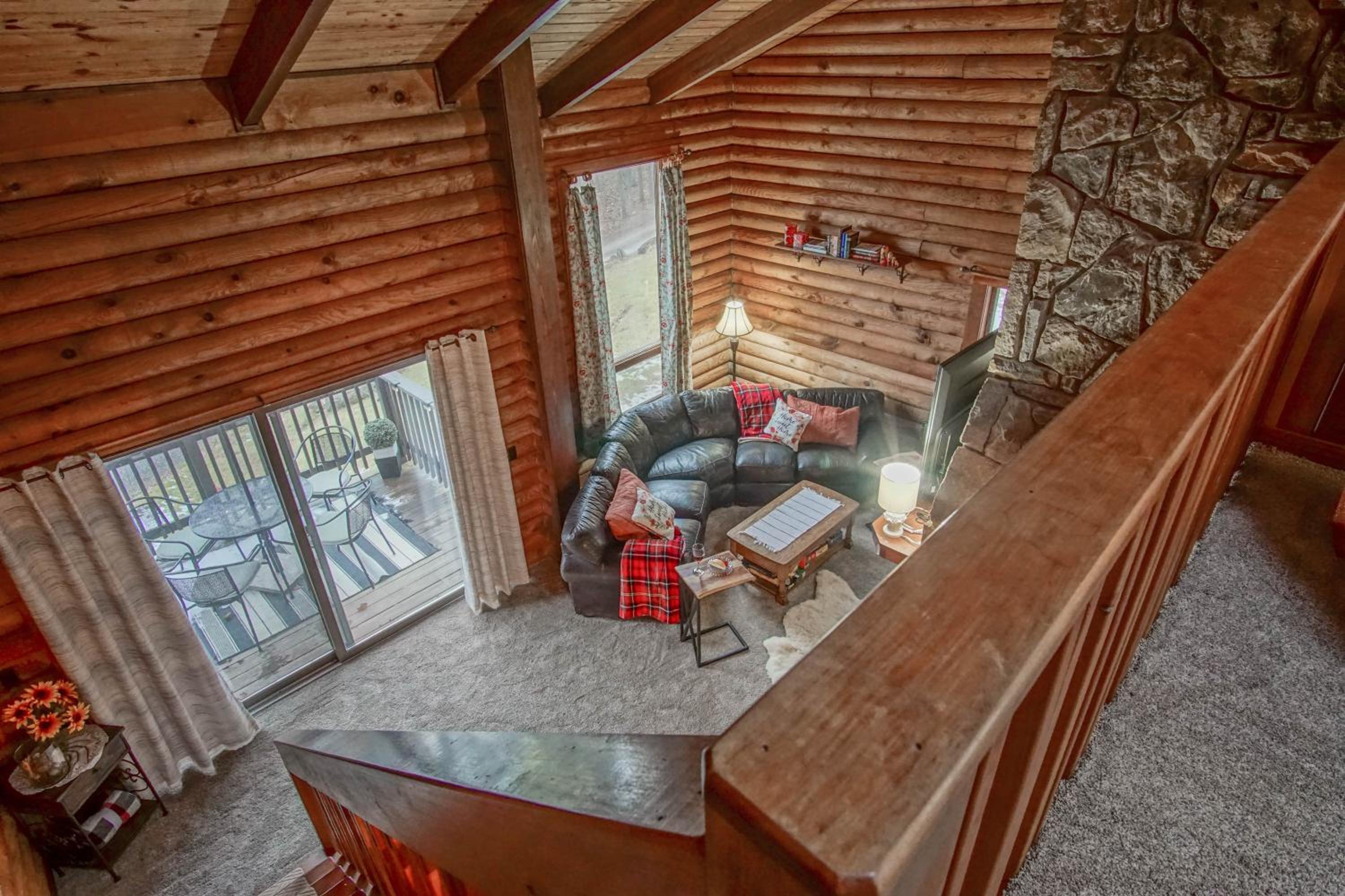 2 Br Plus Loft: Hawthorne Valley 4