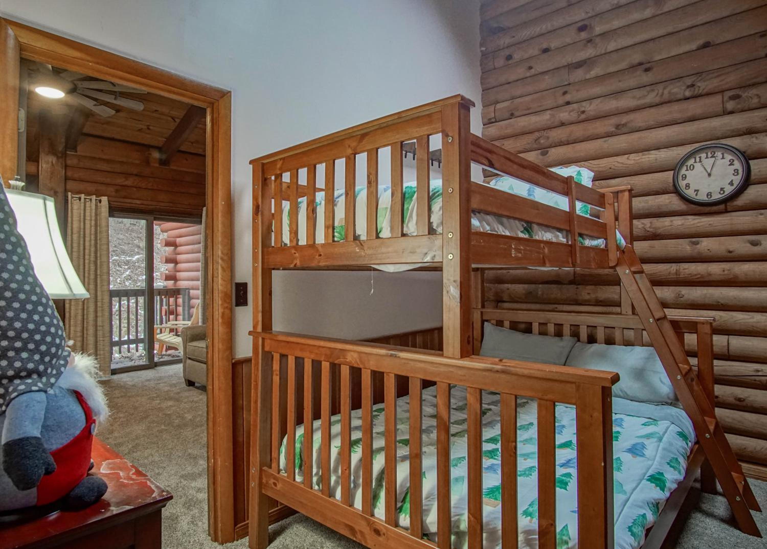 2 Br Plus Loft: Hawthorne Valley 4