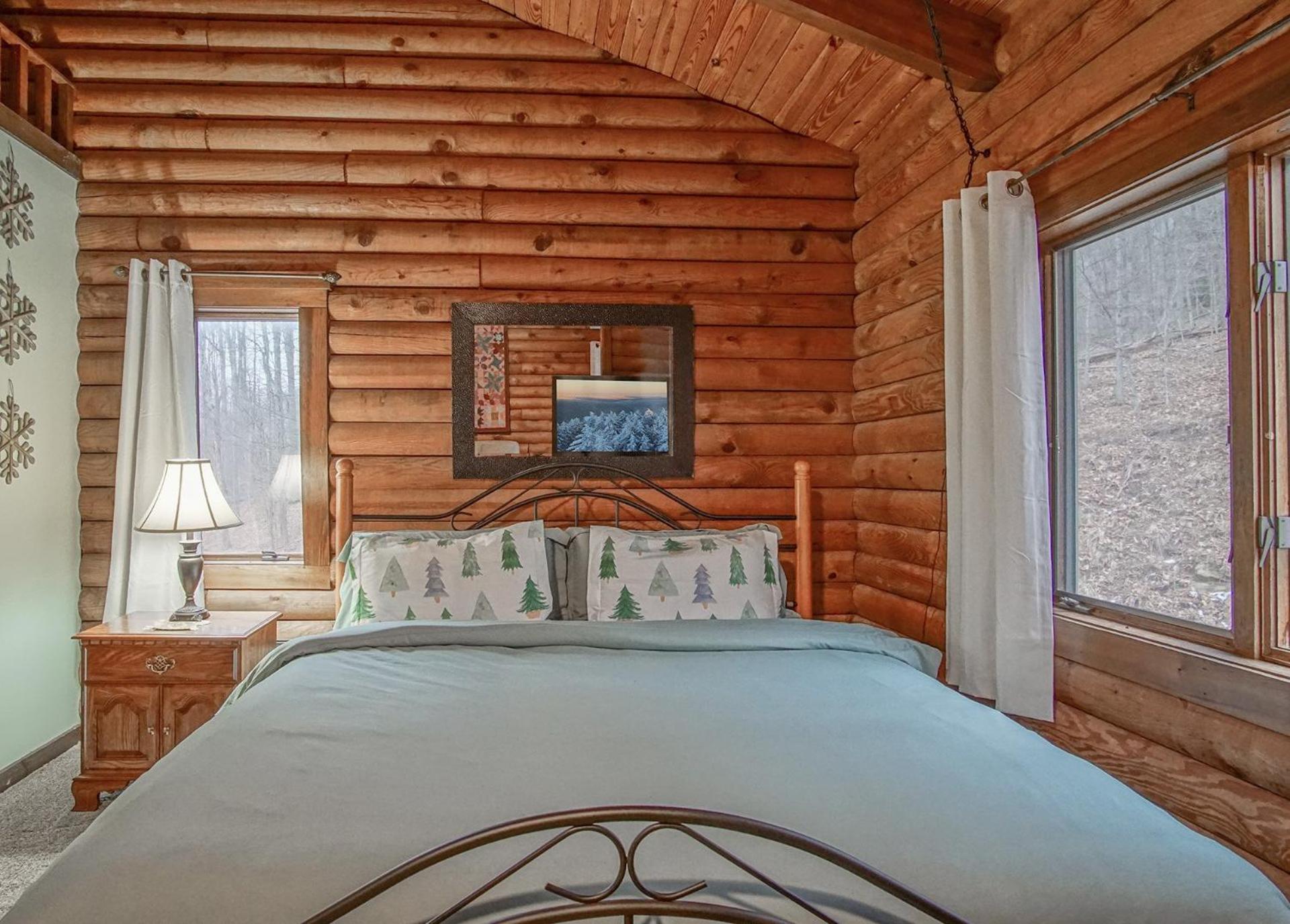2 Br Plus Loft: Hawthorne Valley 4