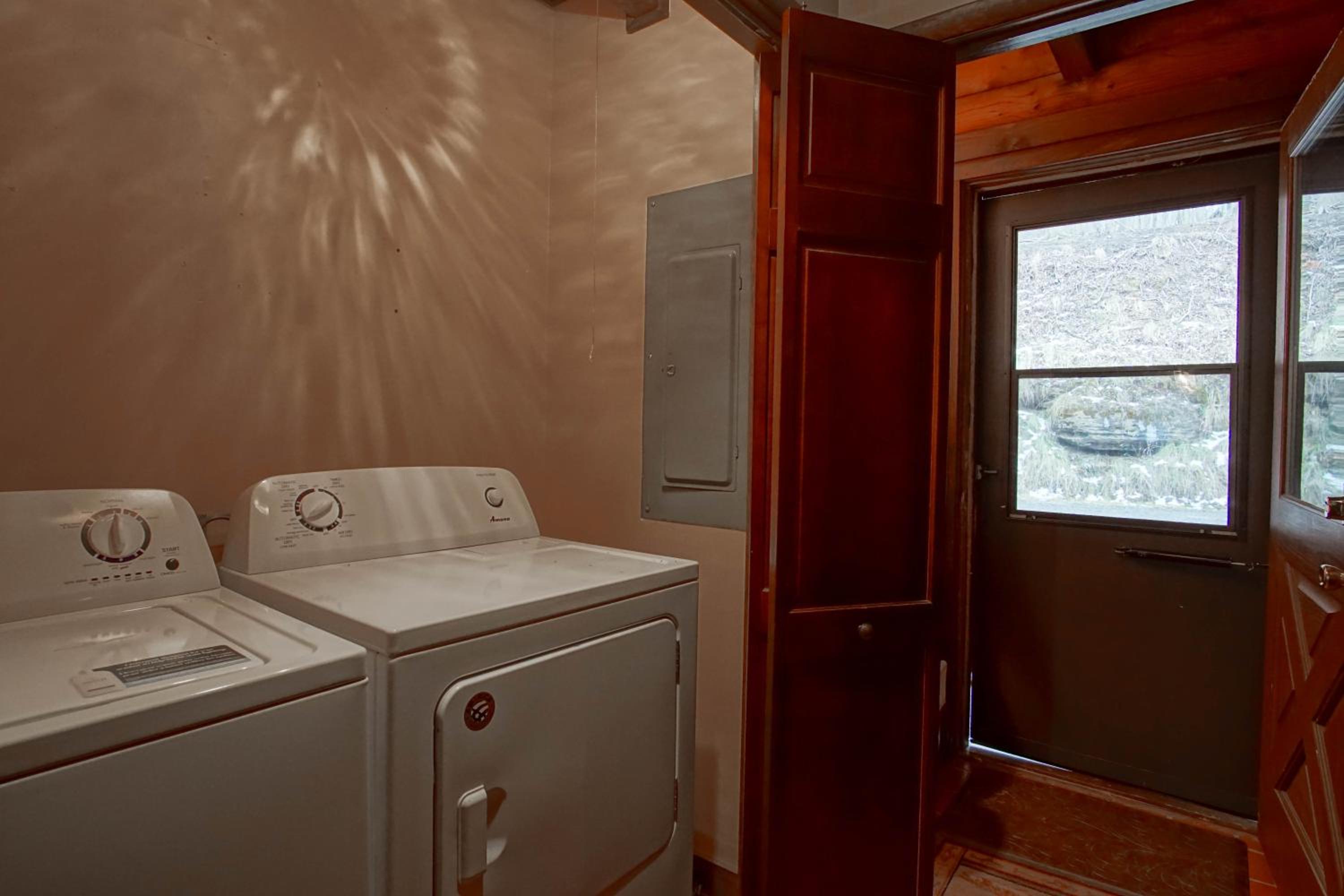 2 Br Plus Loft: Hawthorne Valley 4