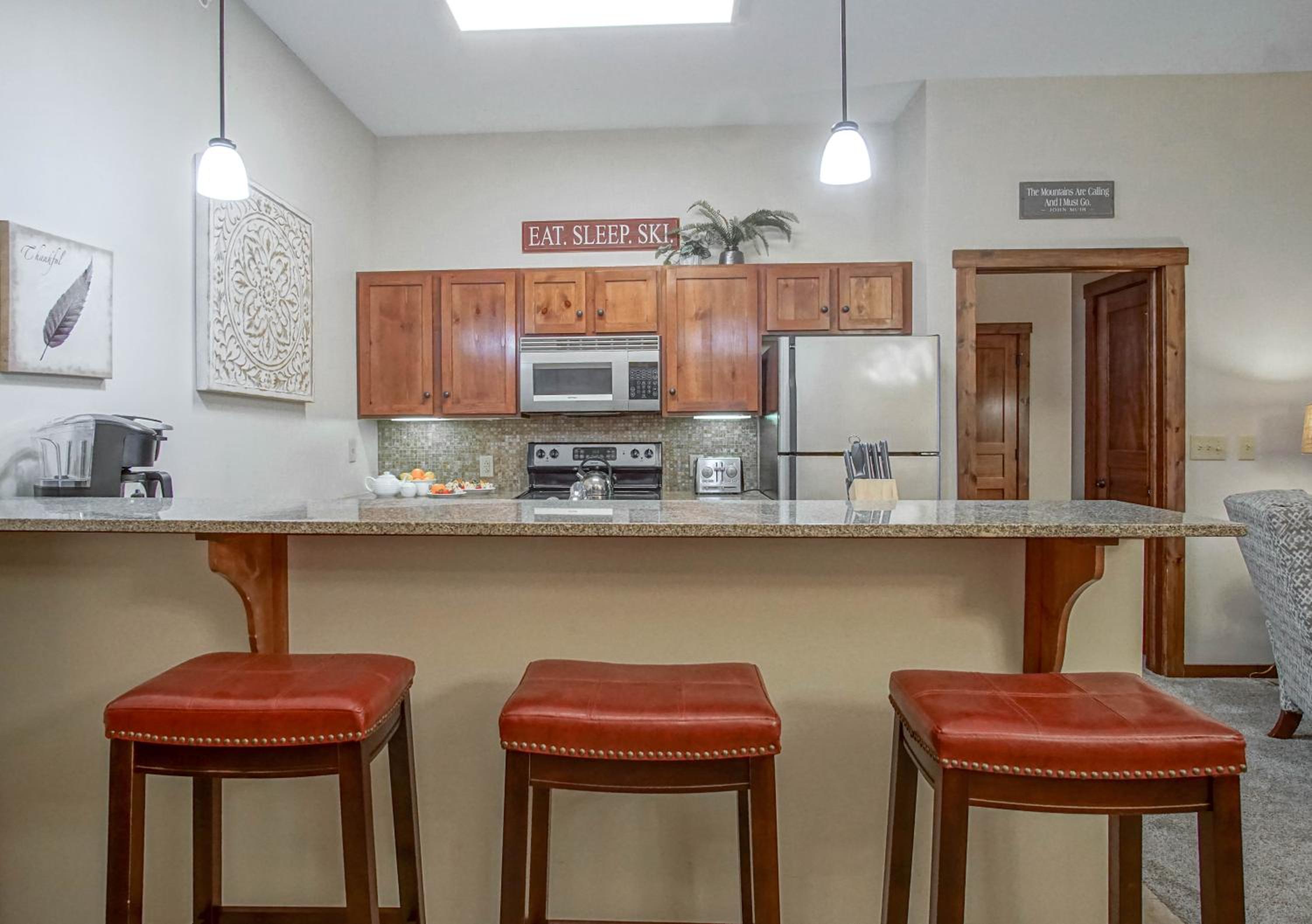 Soaring Eagle #402: 2 Bedrooms, 2 Full Baths: Slope Side, Hot Tubs Underground Parking
