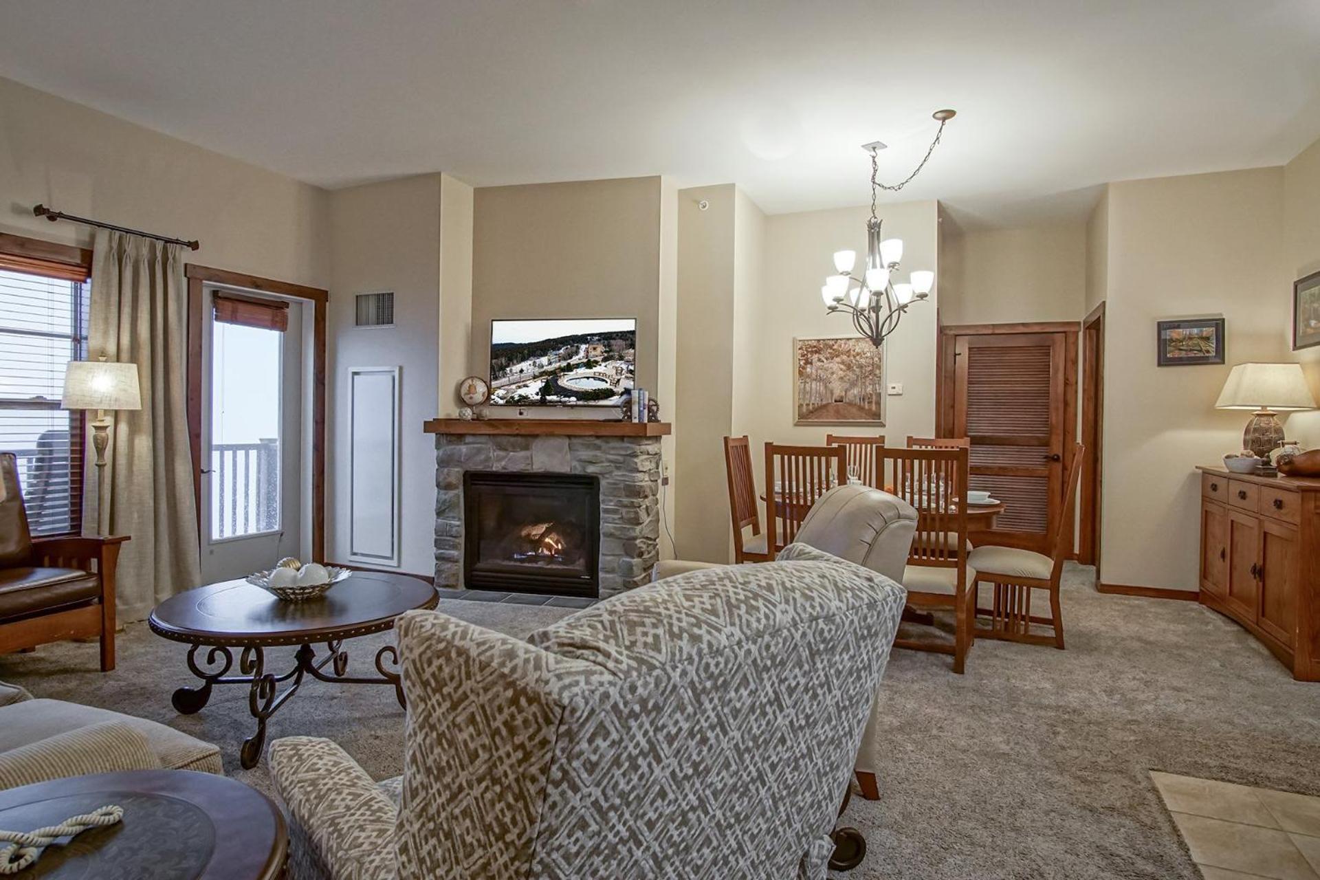 Soaring Eagle #402: 2 Bedrooms, 2 Full Baths: Slope Side, Hot Tubs Underground Parking