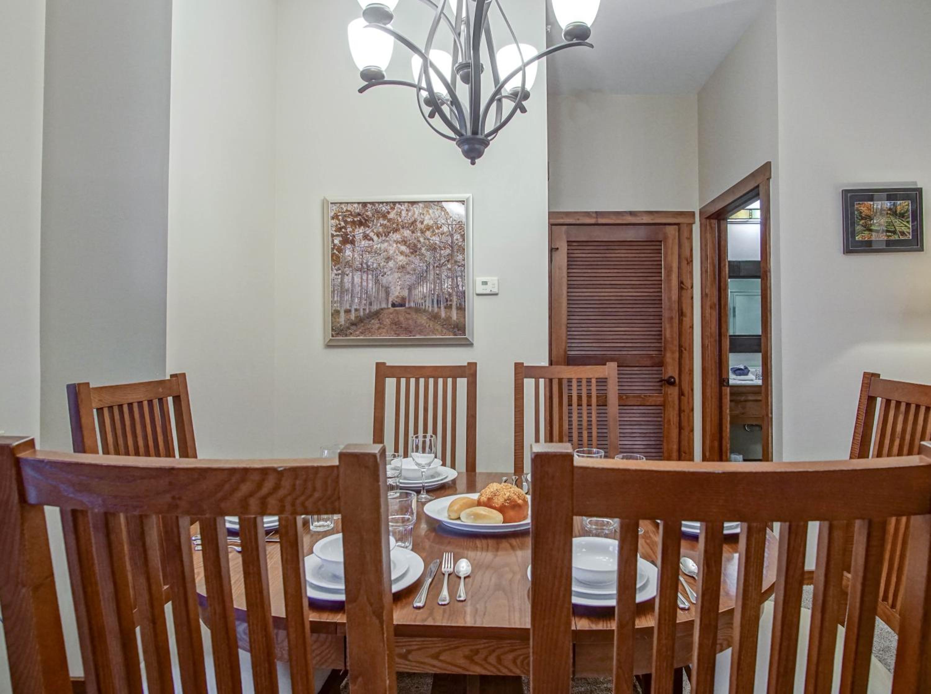 Soaring Eagle #402: 2 Bedrooms, 2 Full Baths: Slope Side, Hot Tubs Underground Parking