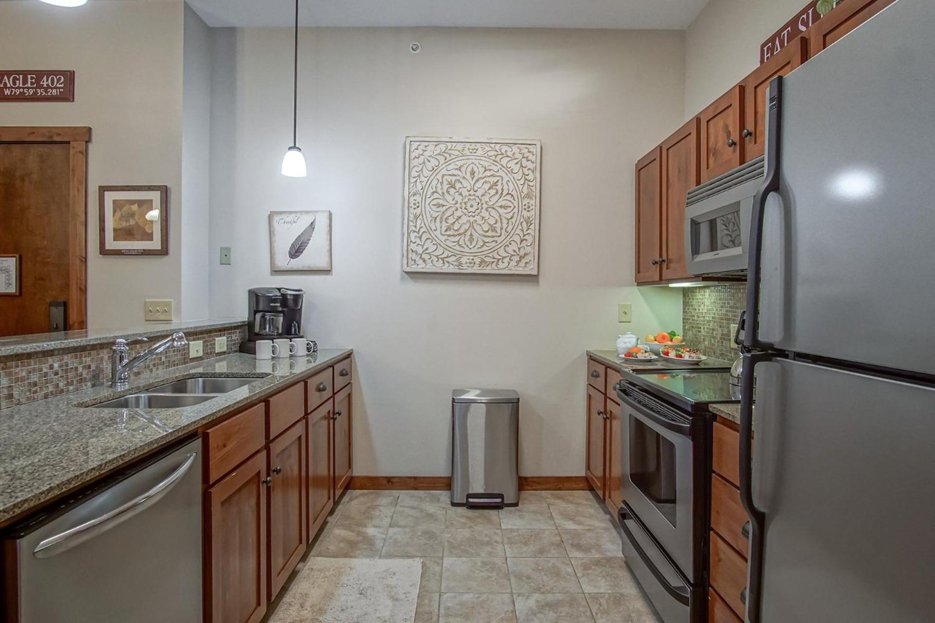 Soaring Eagle #402: 2 Bedrooms, 2 Full Baths: Slope Side, Hot Tubs Underground Parking