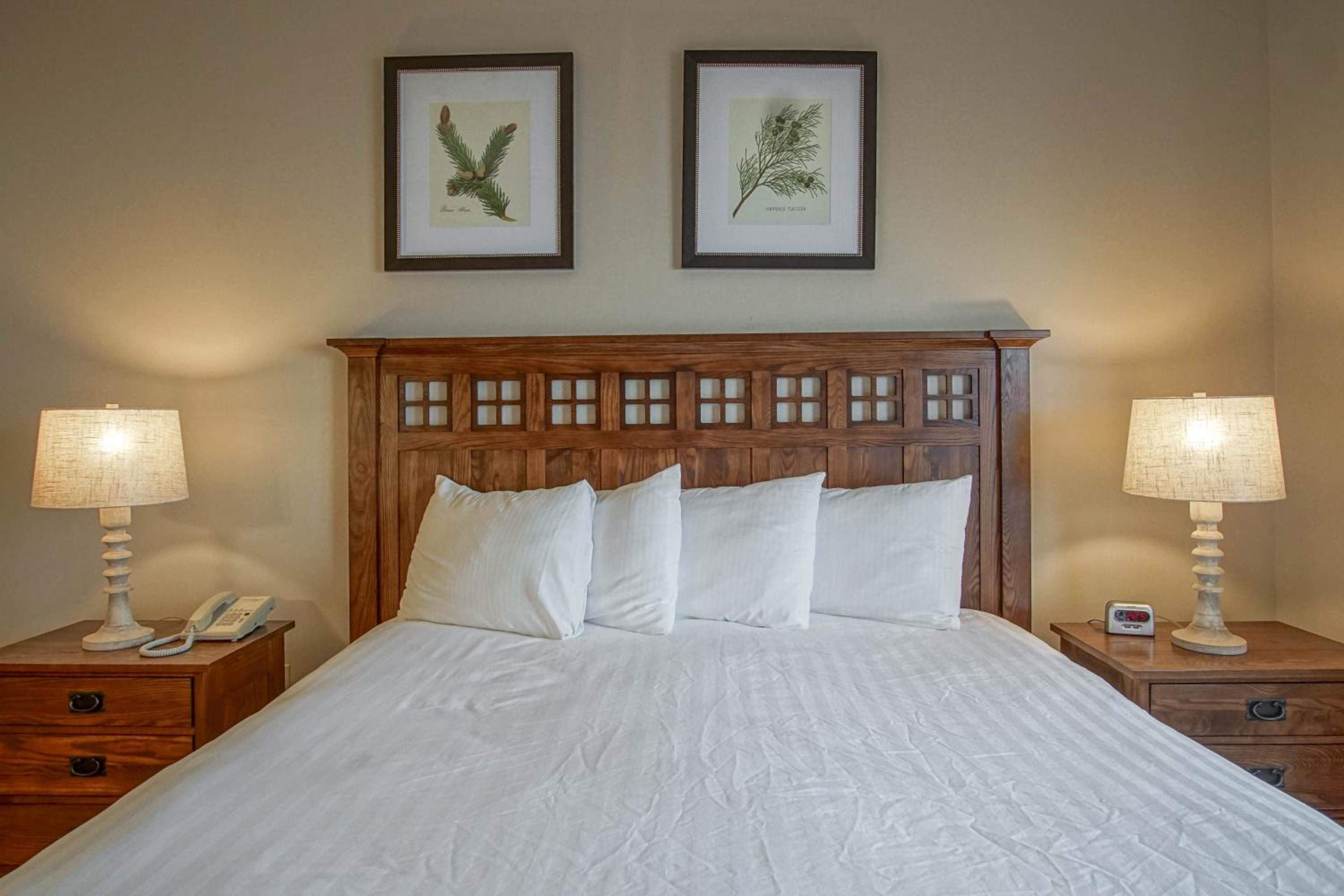 Soaring Eagle #402: 2 Bedrooms, 2 Full Baths: Slope Side, Hot Tubs Underground Parking