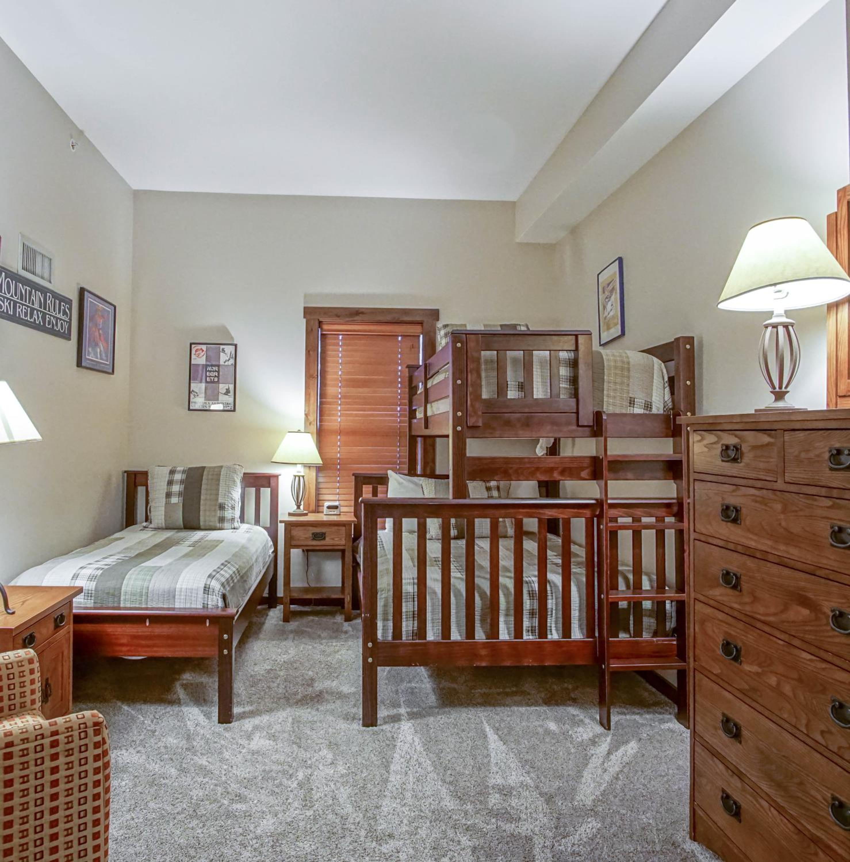 Soaring Eagle #402: 2 Bedrooms, 2 Full Baths: Slope Side, Hot Tubs Underground Parking