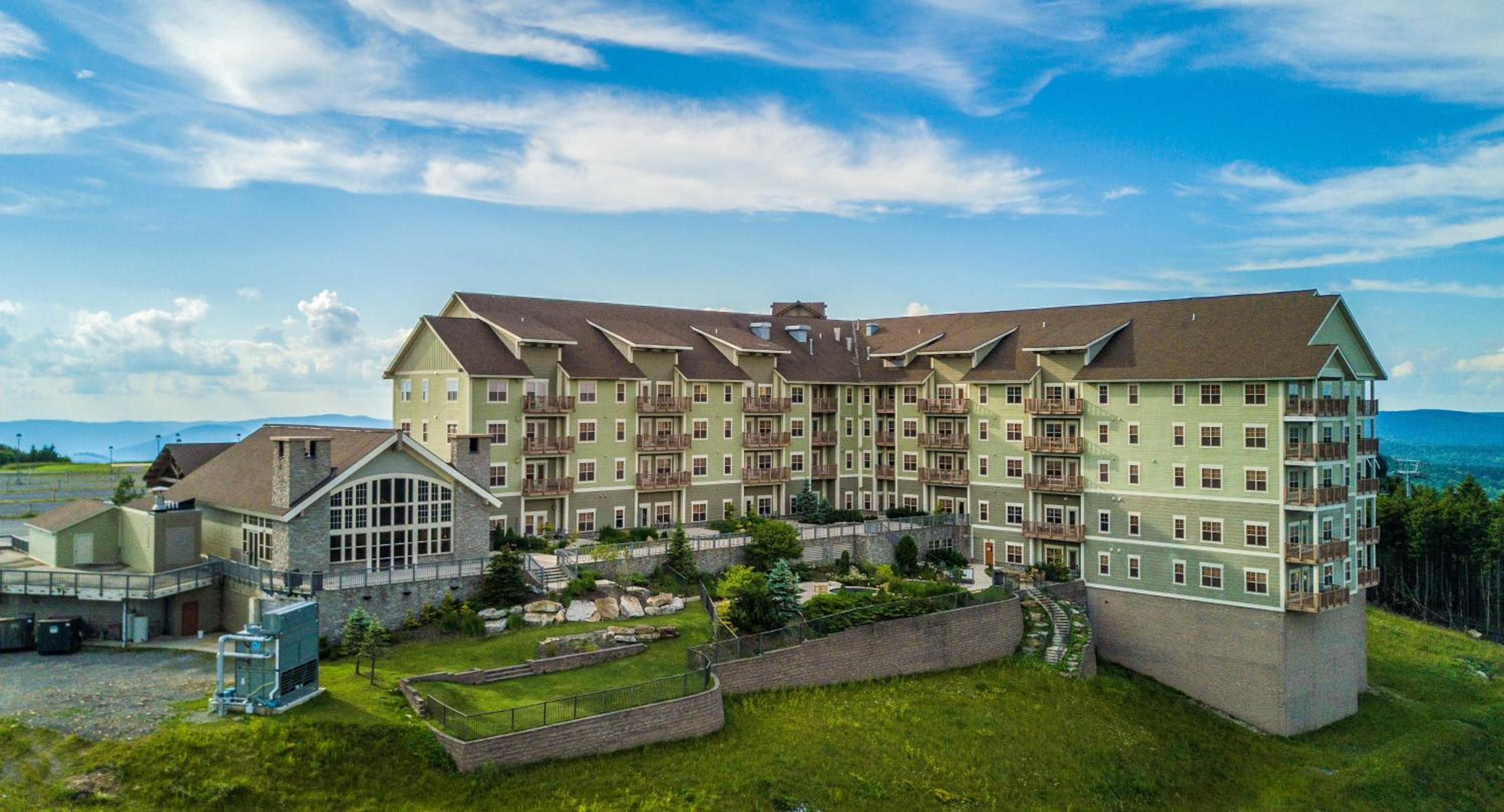 Soaring Eagle #402: 2 Bedrooms, 2 Full Baths: Slope Side, Hot Tubs Underground Parking