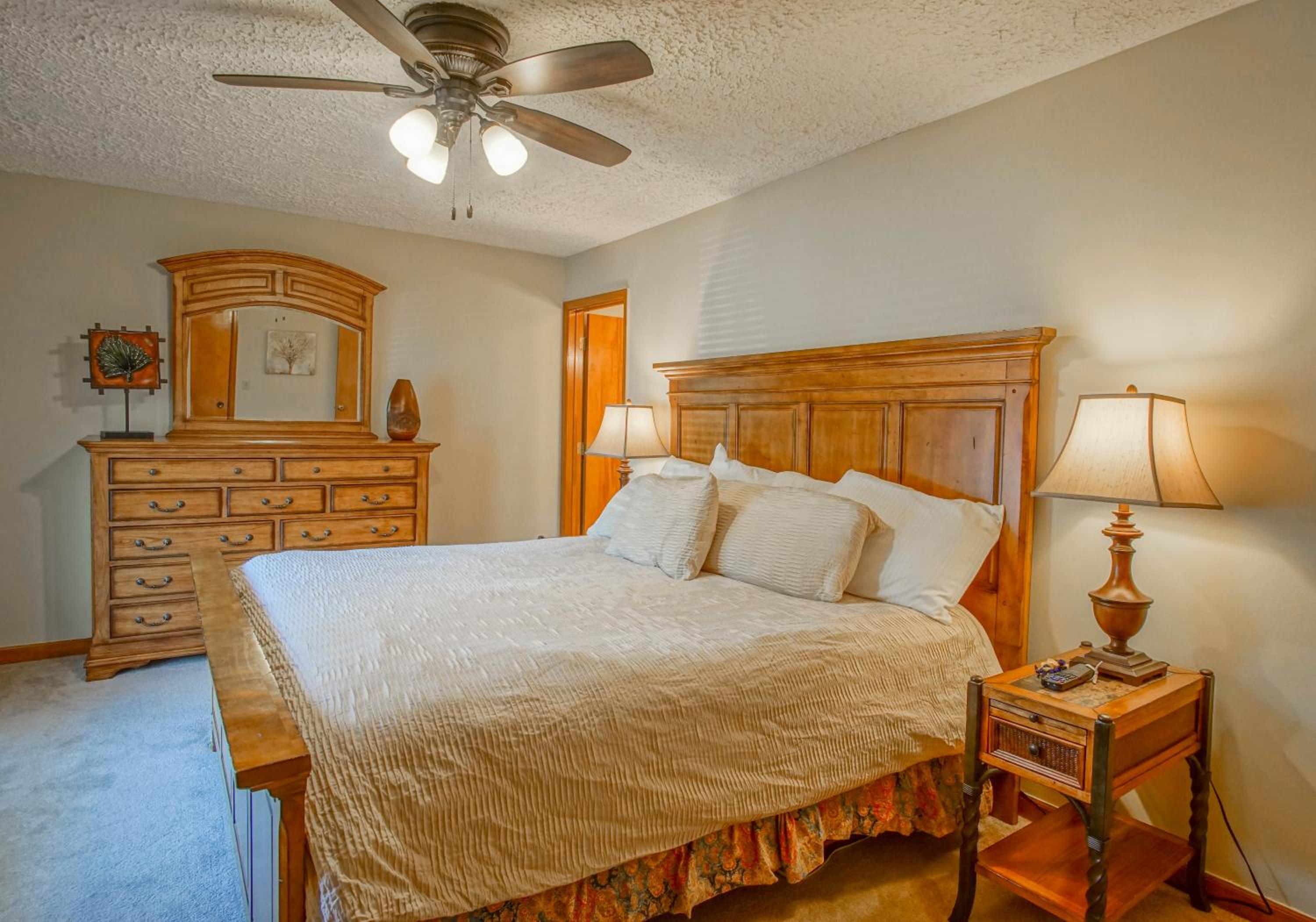 Stemwinder 6A, 3 Bedrooms Plus Bonus Sleeping Alcove, 2 1/2 Baths