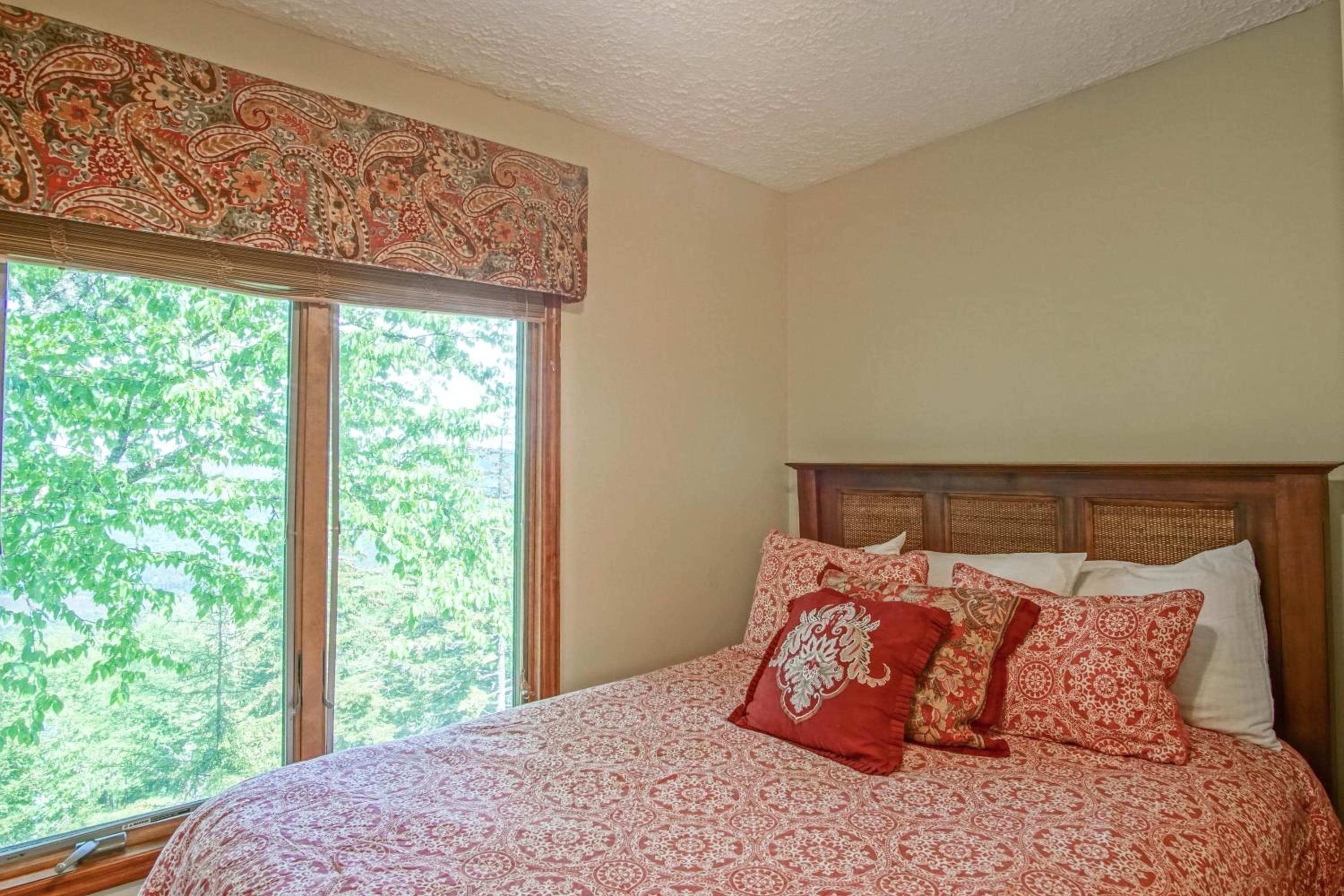 Stemwinder 6A, 3 Bedrooms Plus Bonus Sleeping Alcove, 2 1/2 Baths