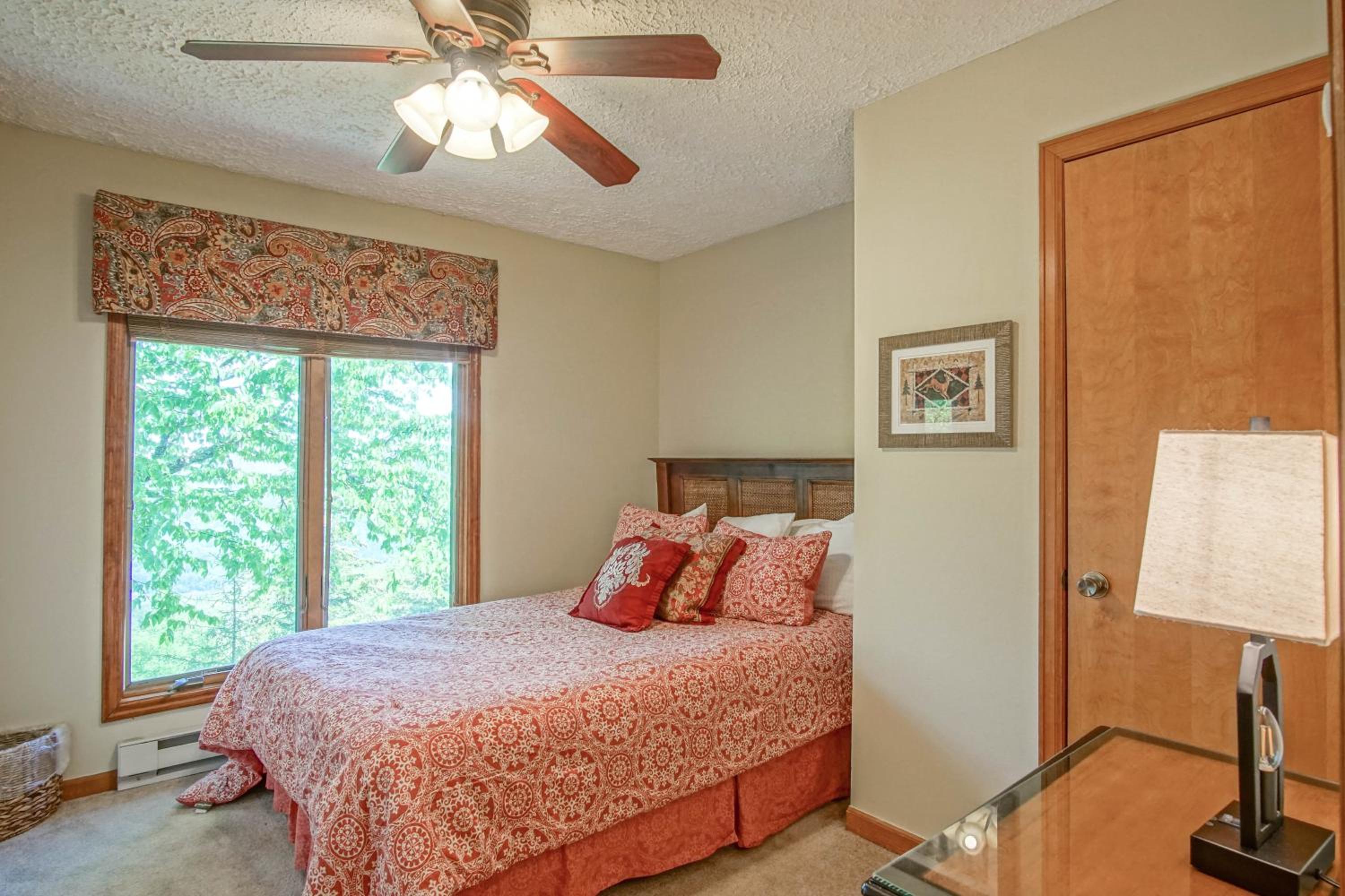 Stemwinder 6A, 3 Bedrooms Plus Bonus Sleeping Alcove, 2 1/2 Baths