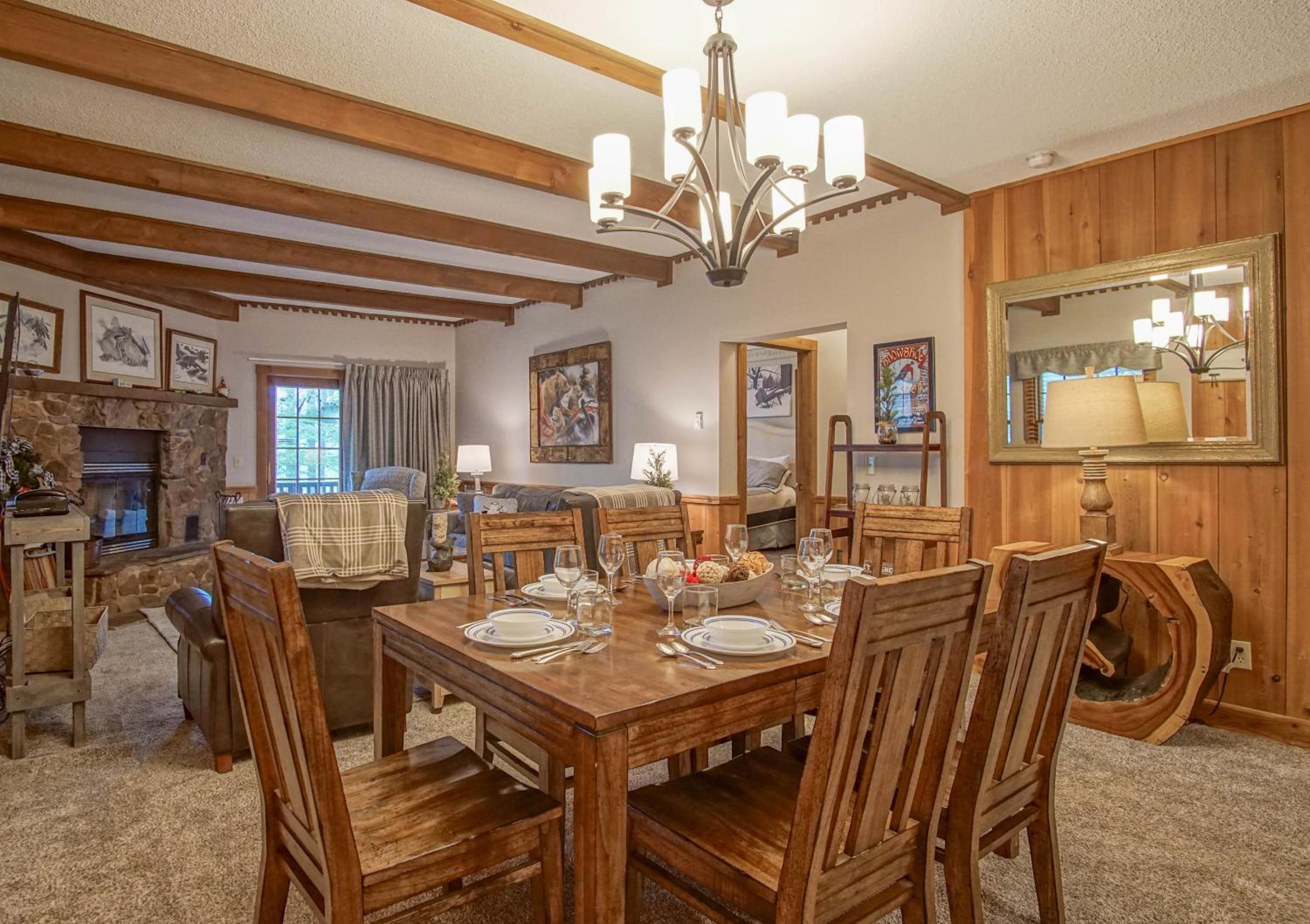 Whistlepunk # 28: 2 Bedrooms, 2 Full Baths: Slope Side Wood Fireplace Central Location