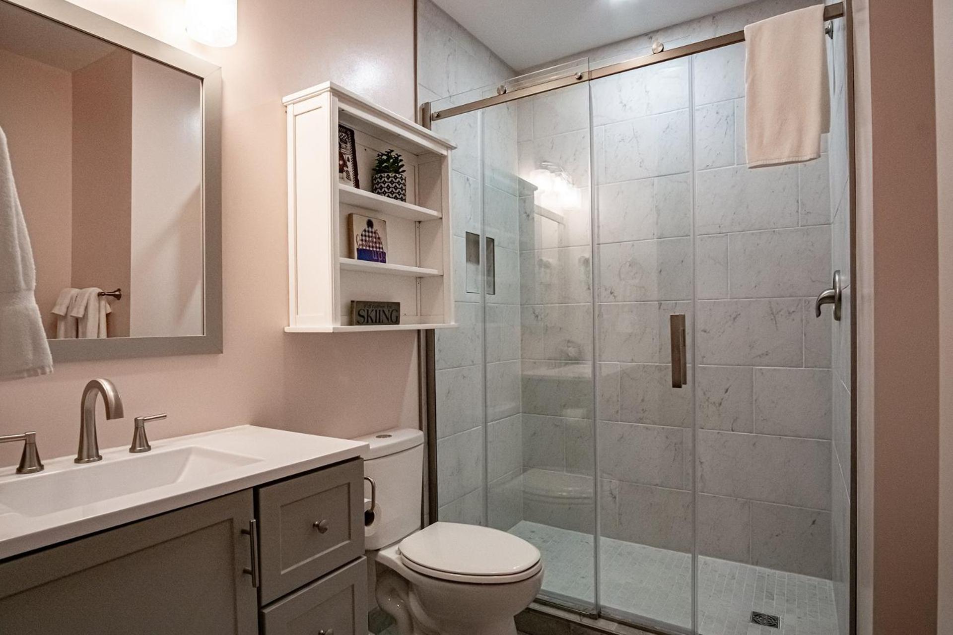 Whistlepunk # 28: 2 Bedrooms, 2 Full Baths: Slope Side Wood Fireplace Central Location