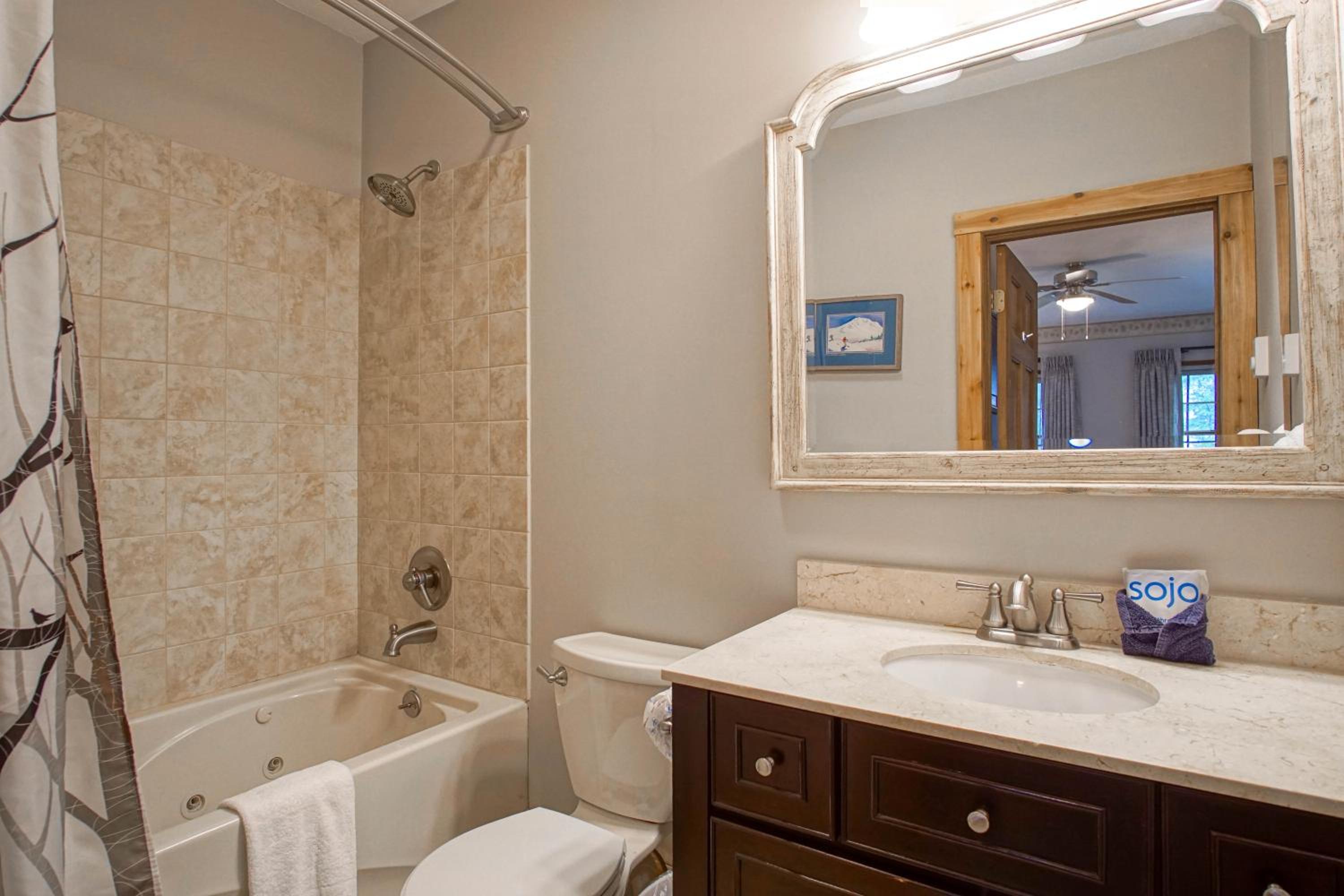Whistlepunk # 28: 2 Bedrooms, 2 Full Baths: Slope Side Wood Fireplace Central Location
