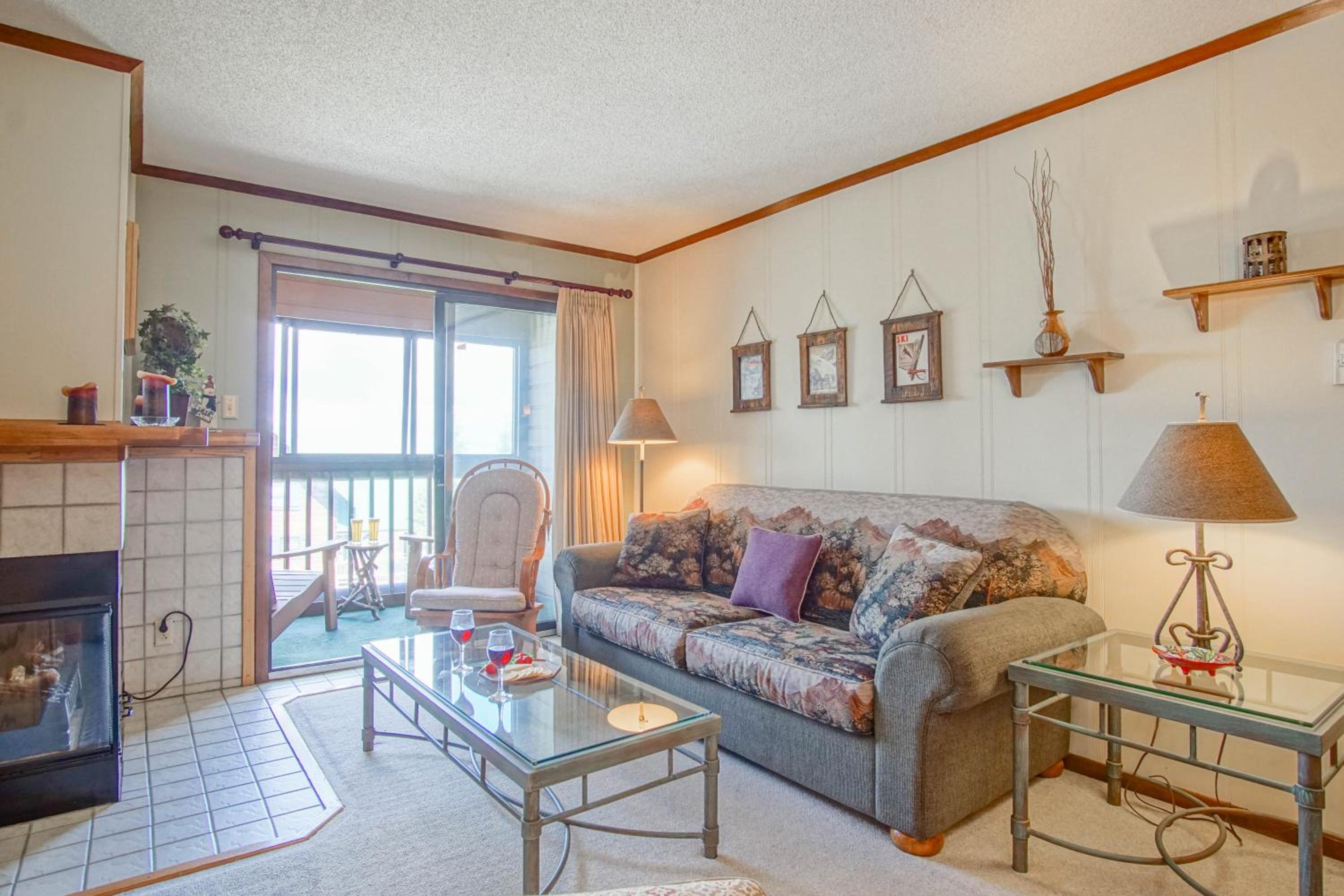 2 Br: SnowCrest 214A 2 Bedroom: Indoor Hot Tubs Game Room Easy Slope Access