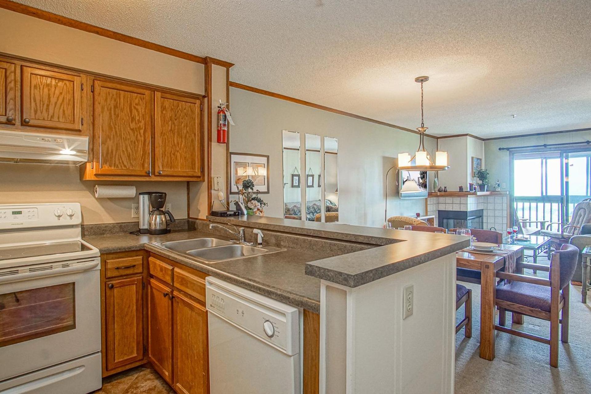 2 Br: SnowCrest 214A 2 Bedroom: Indoor Hot Tubs Game Room Easy Slope Access