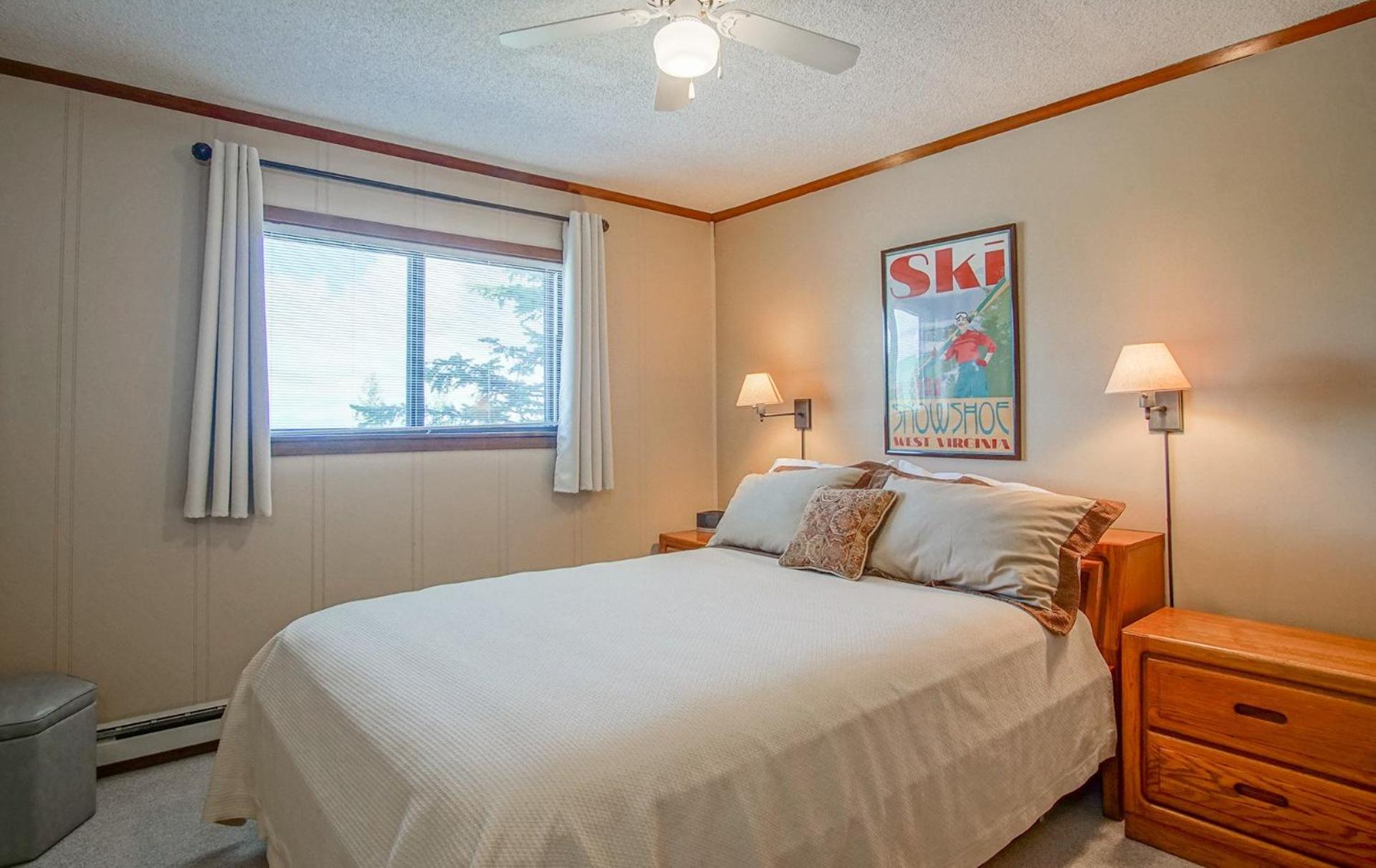 2 Br: SnowCrest 214A 2 Bedroom: Indoor Hot Tubs Game Room Easy Slope Access