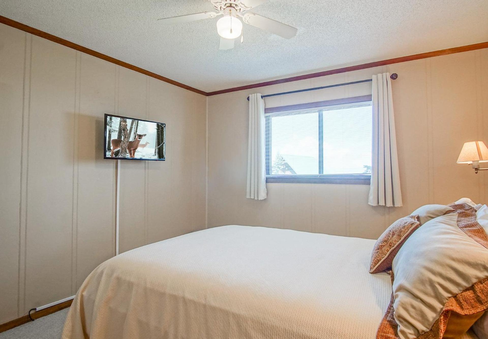2 Br: SnowCrest 214A 2 Bedroom: Indoor Hot Tubs Game Room Easy Slope Access