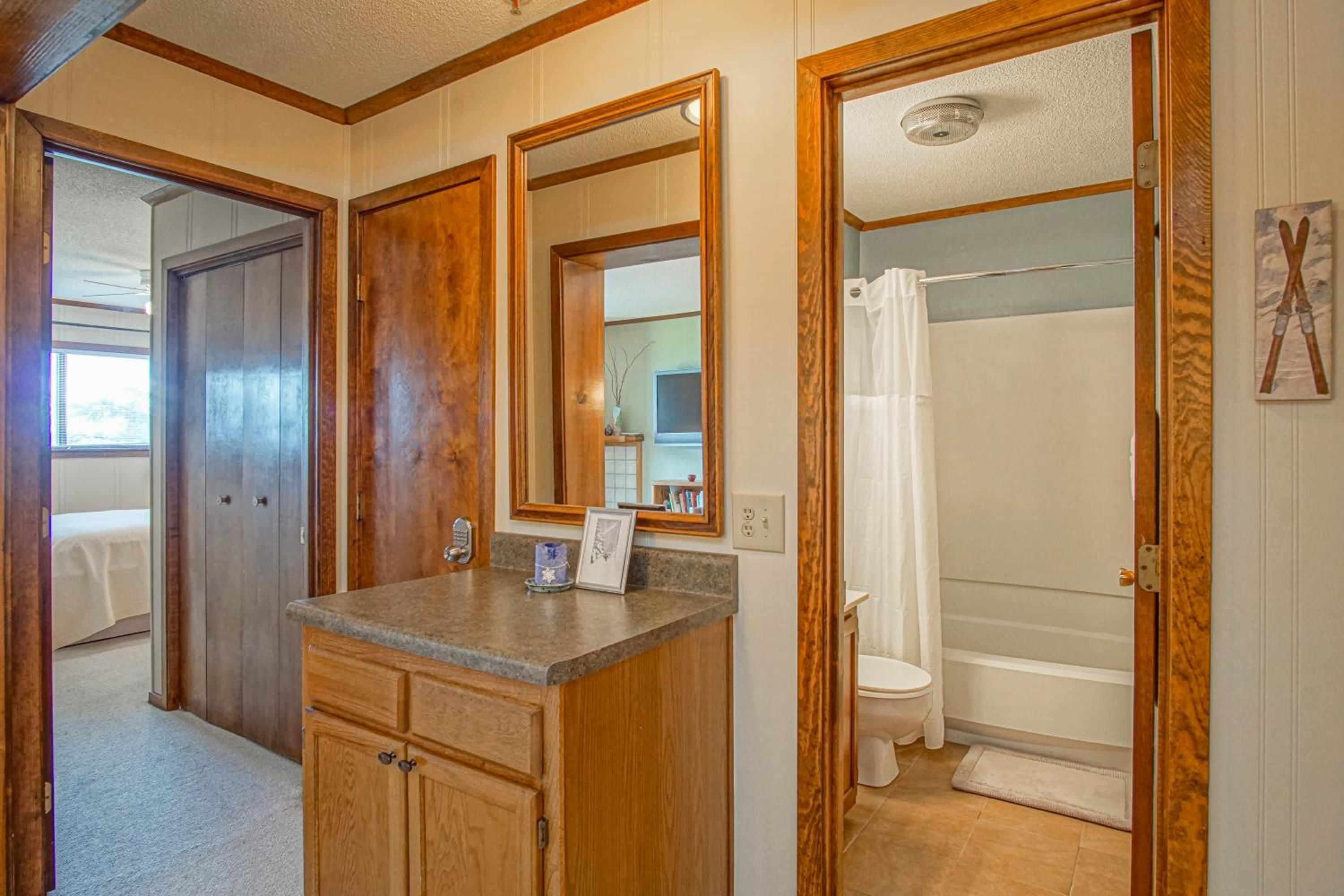 2 Br: SnowCrest 214A 2 Bedroom: Indoor Hot Tubs Game Room Easy Slope Access