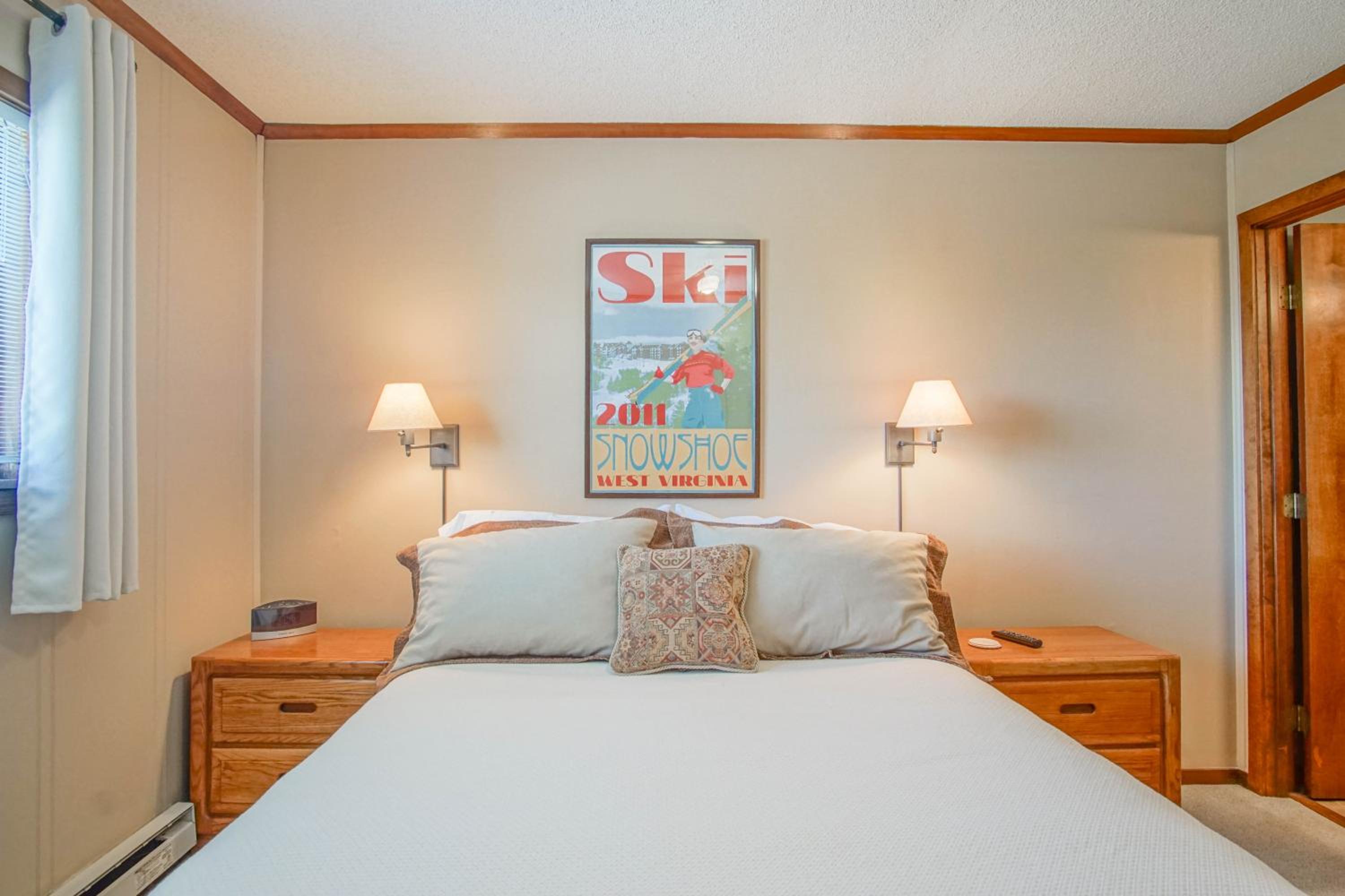 2 Br: SnowCrest 214A 2 Bedroom: Indoor Hot Tubs Game Room Easy Slope Access