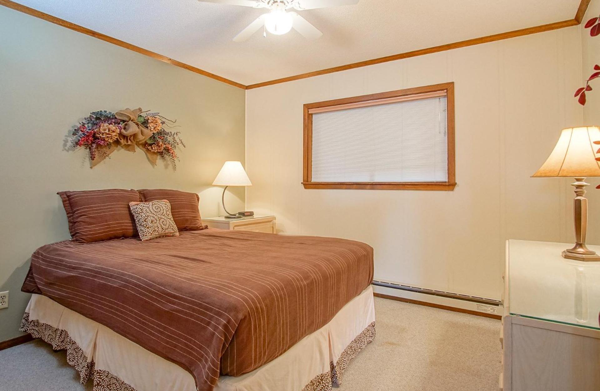 2 Br: SnowCrest 214A 2 Bedroom: Indoor Hot Tubs Game Room Easy Slope Access