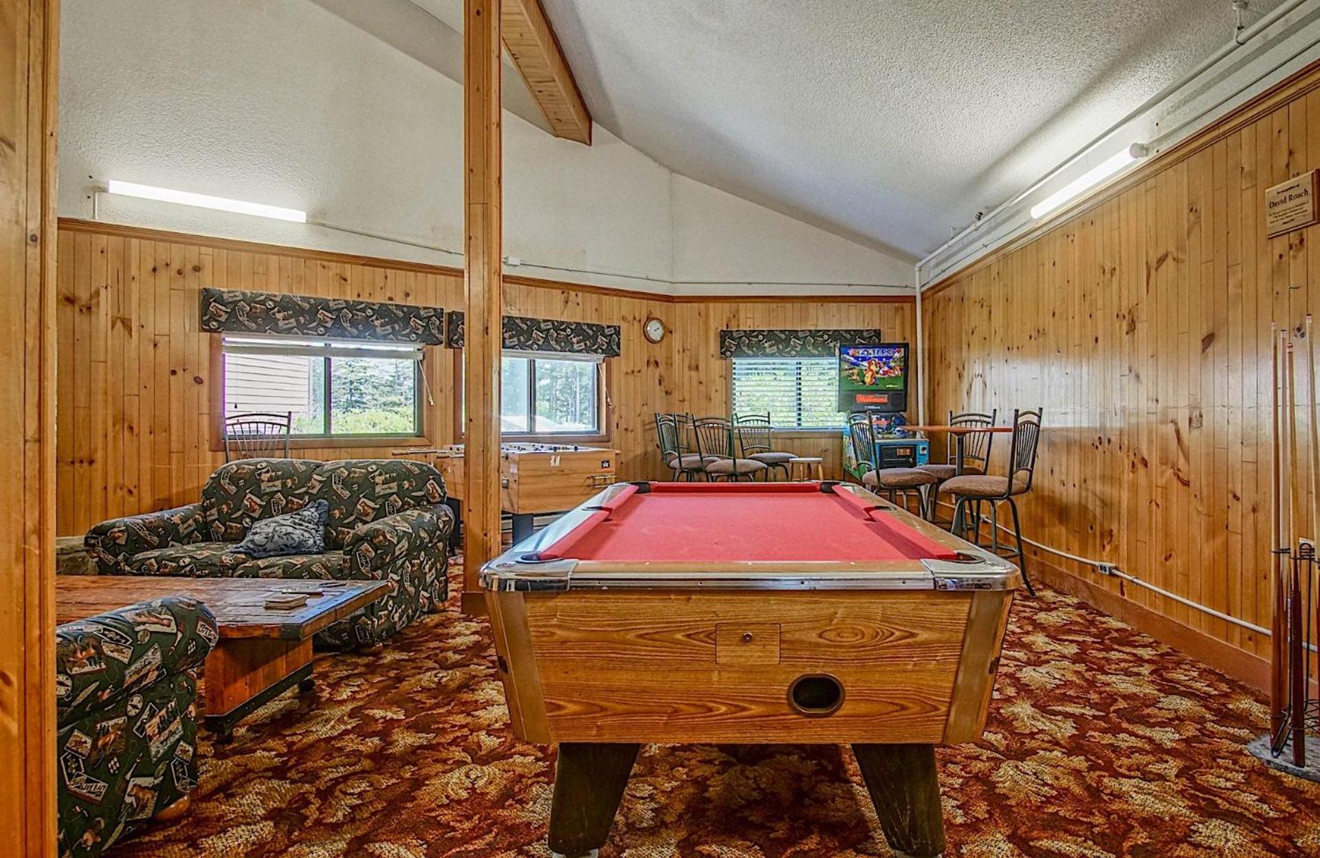 2 Br: SnowCrest 214A 2 Bedroom: Indoor Hot Tubs Game Room Easy Slope Access